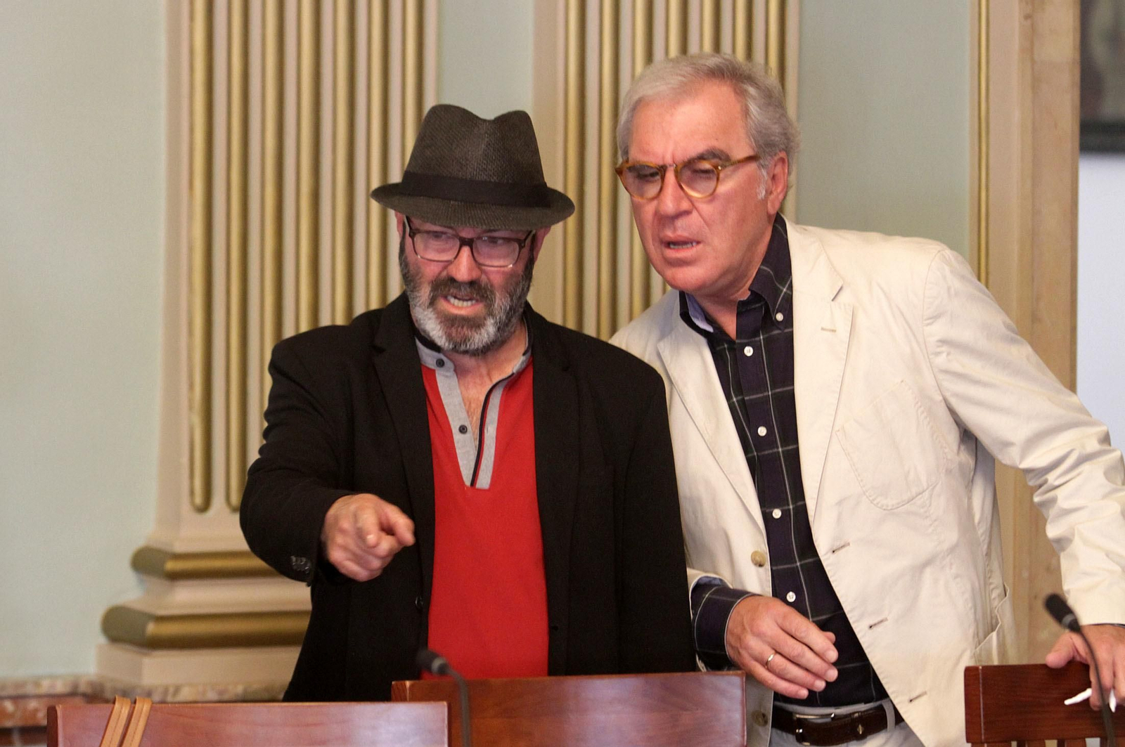 Imágenes de la Mesa de los Fosfoyesos celebrada en el ayuntamiento