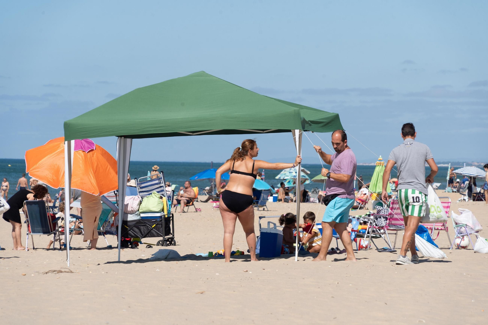 La Playa de la Bota este domingo, soleada, viva&nbsp;y&nbsp;con&nbsp;brisa