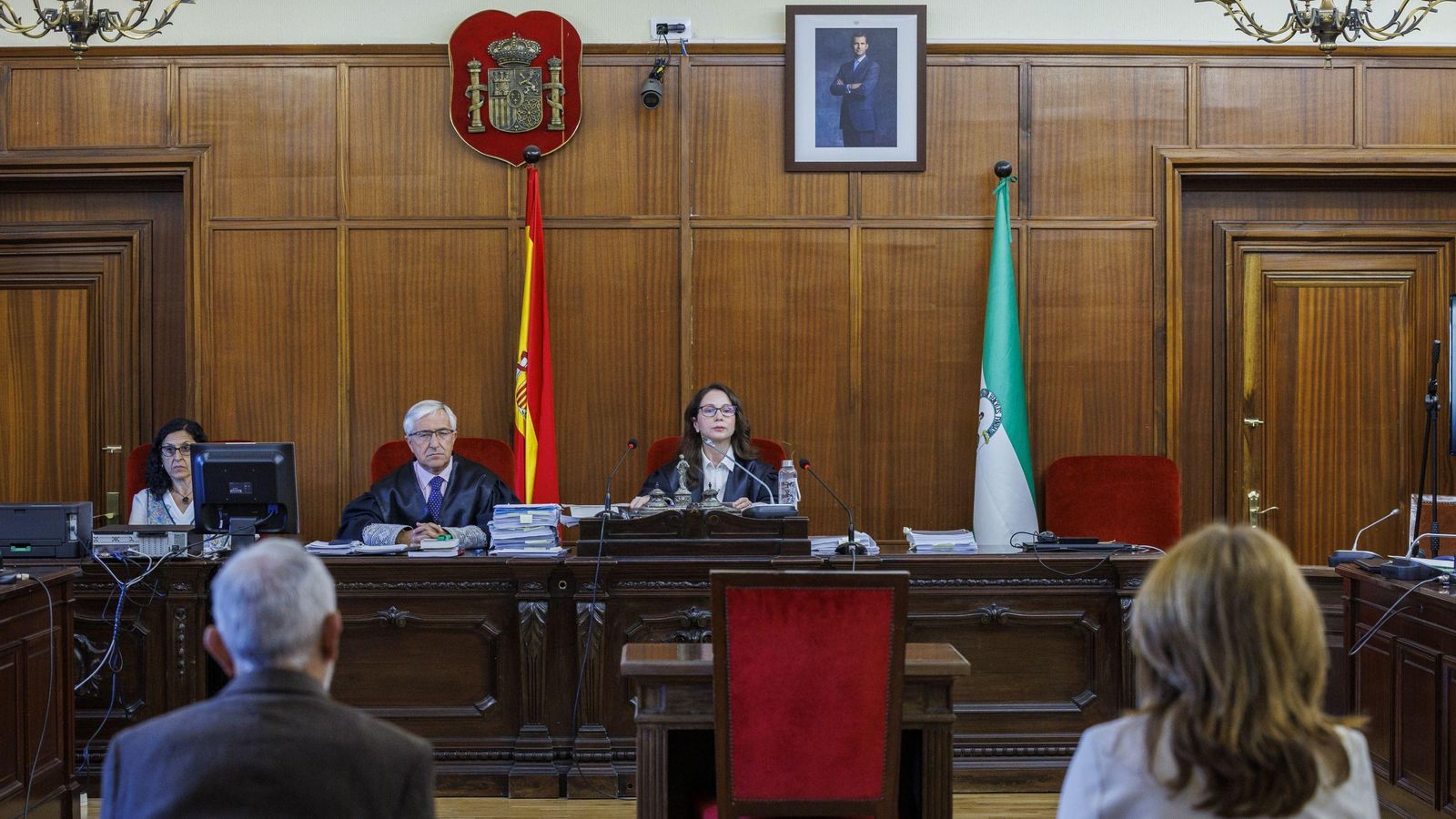 Los dos acusados en el juicio de las tarjetas de la Faffe, Fernando Villén y Ana Valls, en una de las sesiones presidida por Mercedes Alaya.