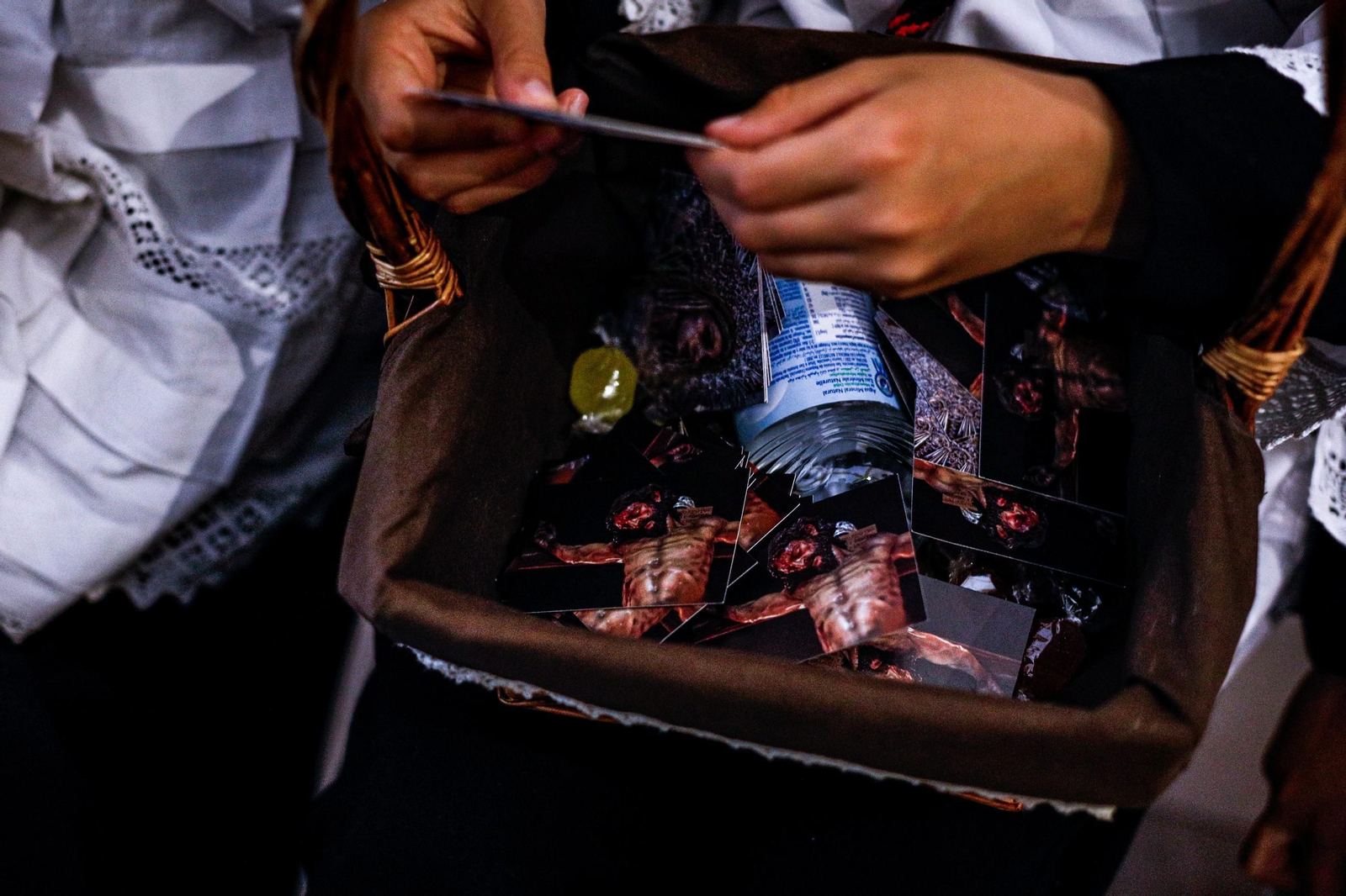 Imágenes de la salida de Desamparados en la Semana Santa de San Fernando 2025