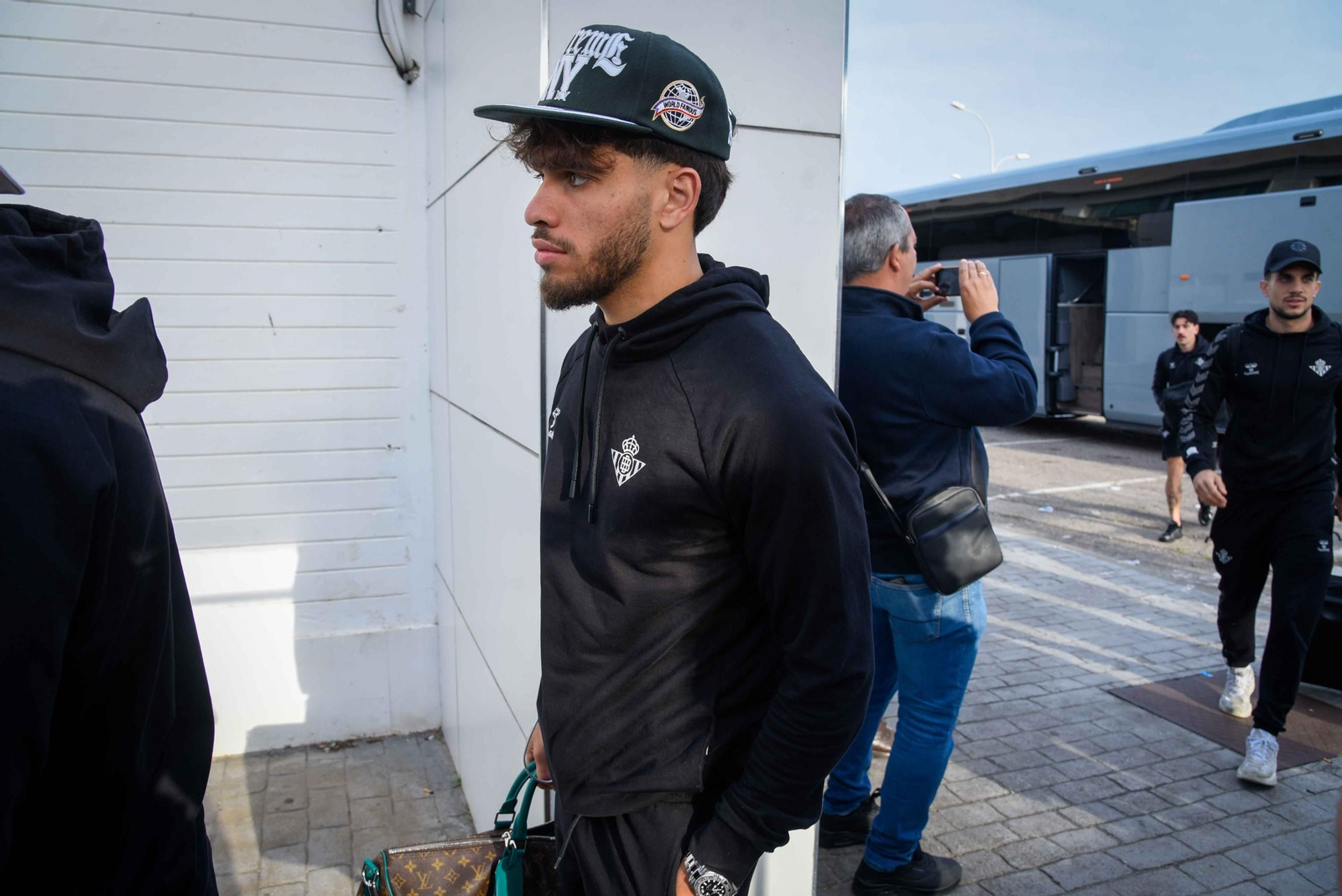 Imágenes de la salida del Real Betis hacia Florencia