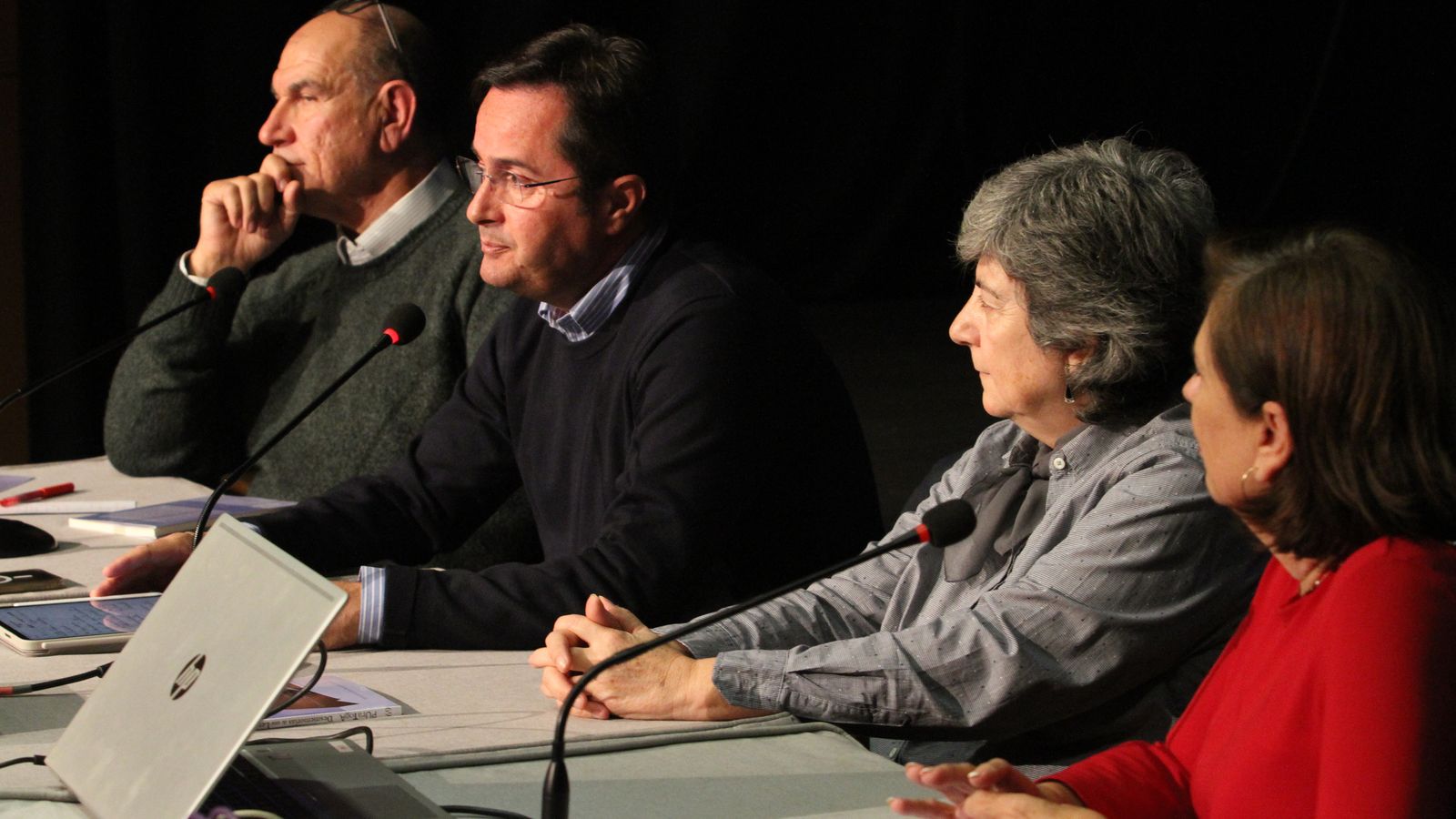 El alcalde ejidense, Francisco Góngora, acompañó a la escritora.
