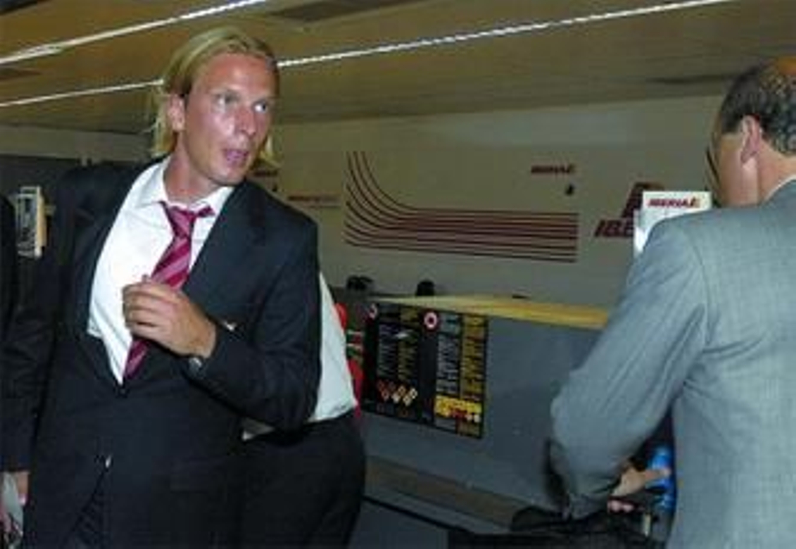 Poulsen, junto a Del Nido antes de tomar el avión ayer, es la principal novedad en la lista.