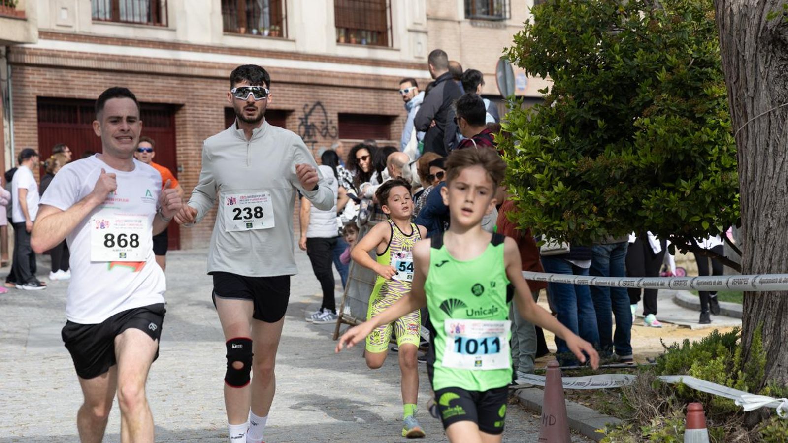Más de 2.100 participantes corren para promover la salud en Jaén, en imágenes (1)