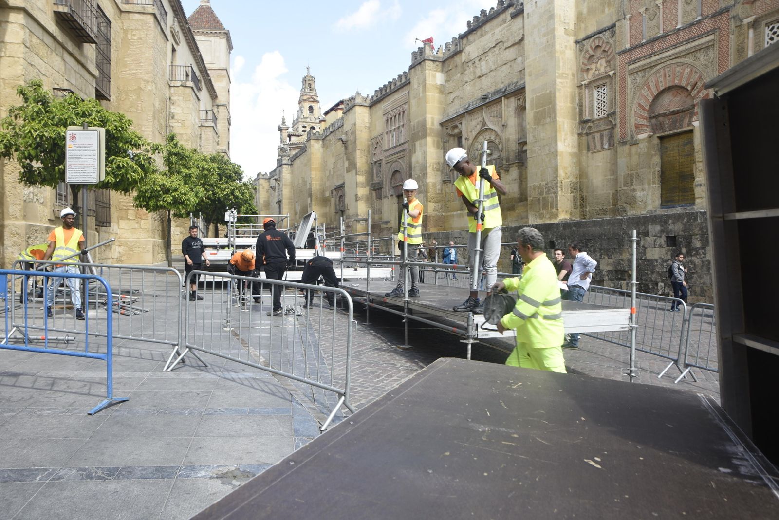 Montaje de los palcos en la Semana Santa de 2019.