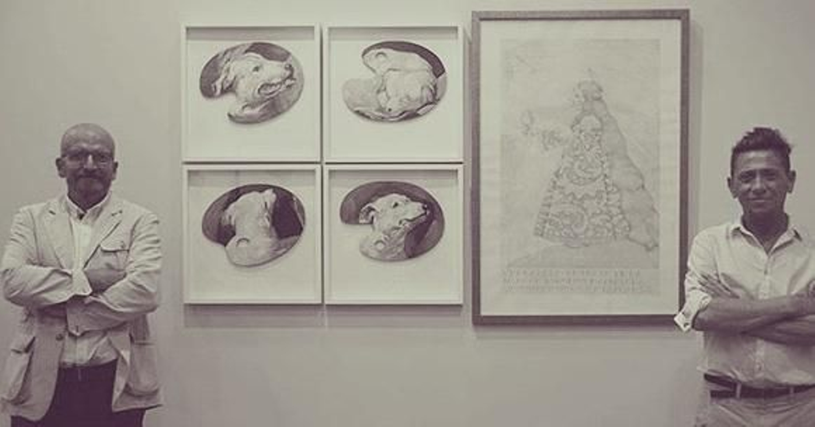 Francisco Rovira y David Romero posan junto a varias pinturas propias.