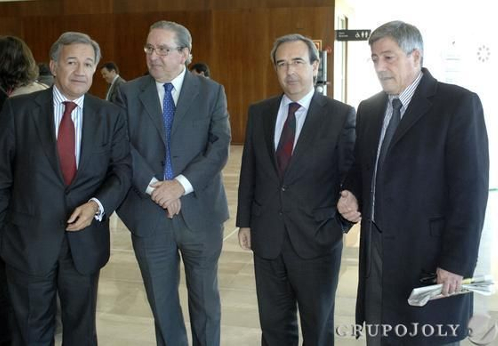Jorge Segura, consultor de empresas; Fernando Faces, profesor del Instituto San Telmo; Juan Carlos Fernández y el economista Rafael Salgueiro.

Foto: Juan Carlos Vázquez