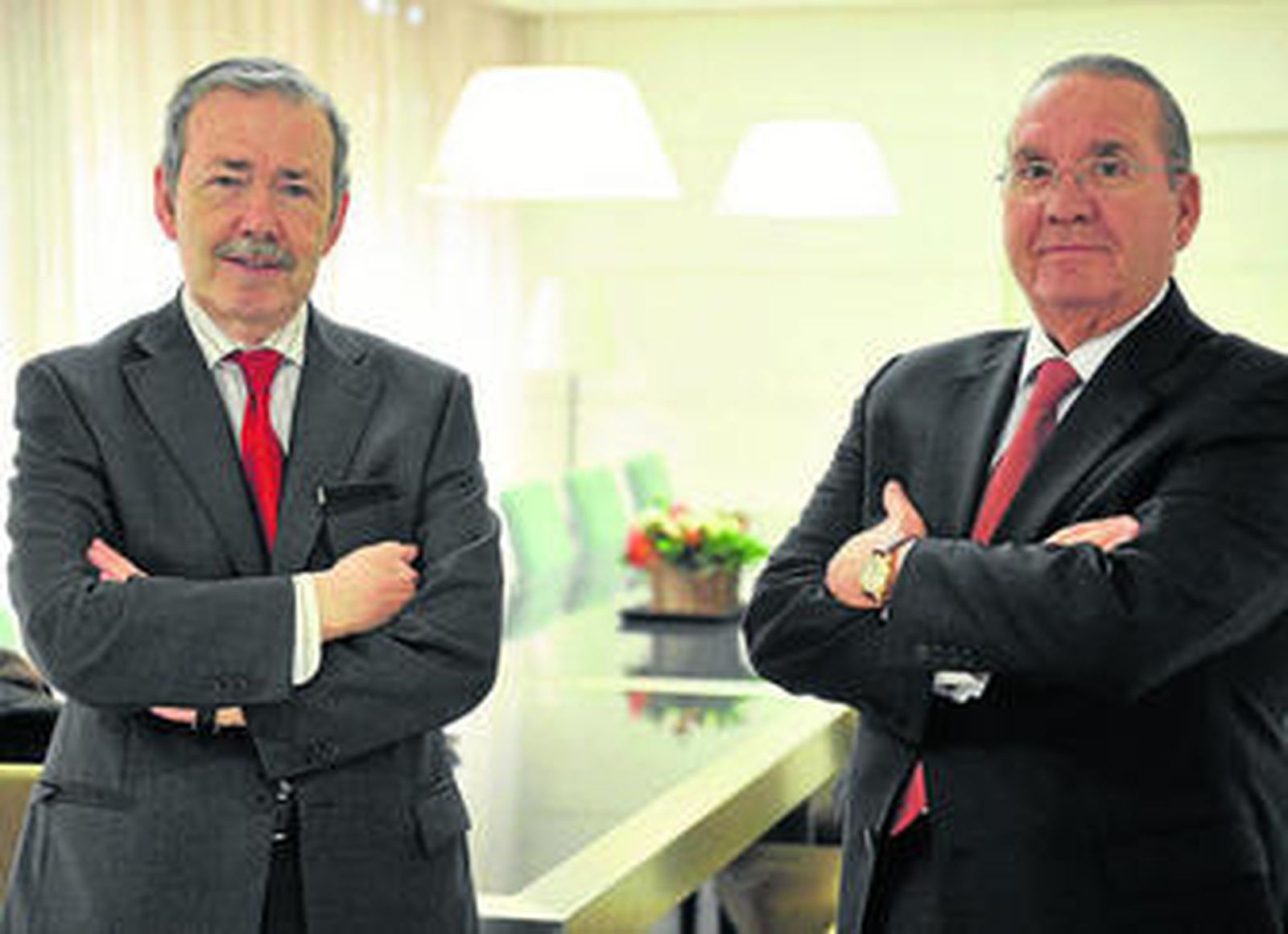 El presidente de Ogensa, José Luis Páramo, junto al vicepresidente de la constructora, Tomás Mediavilla.