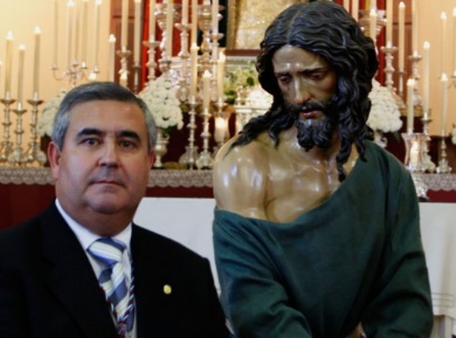 Rafael Luque junto al Señor de la Esperanza