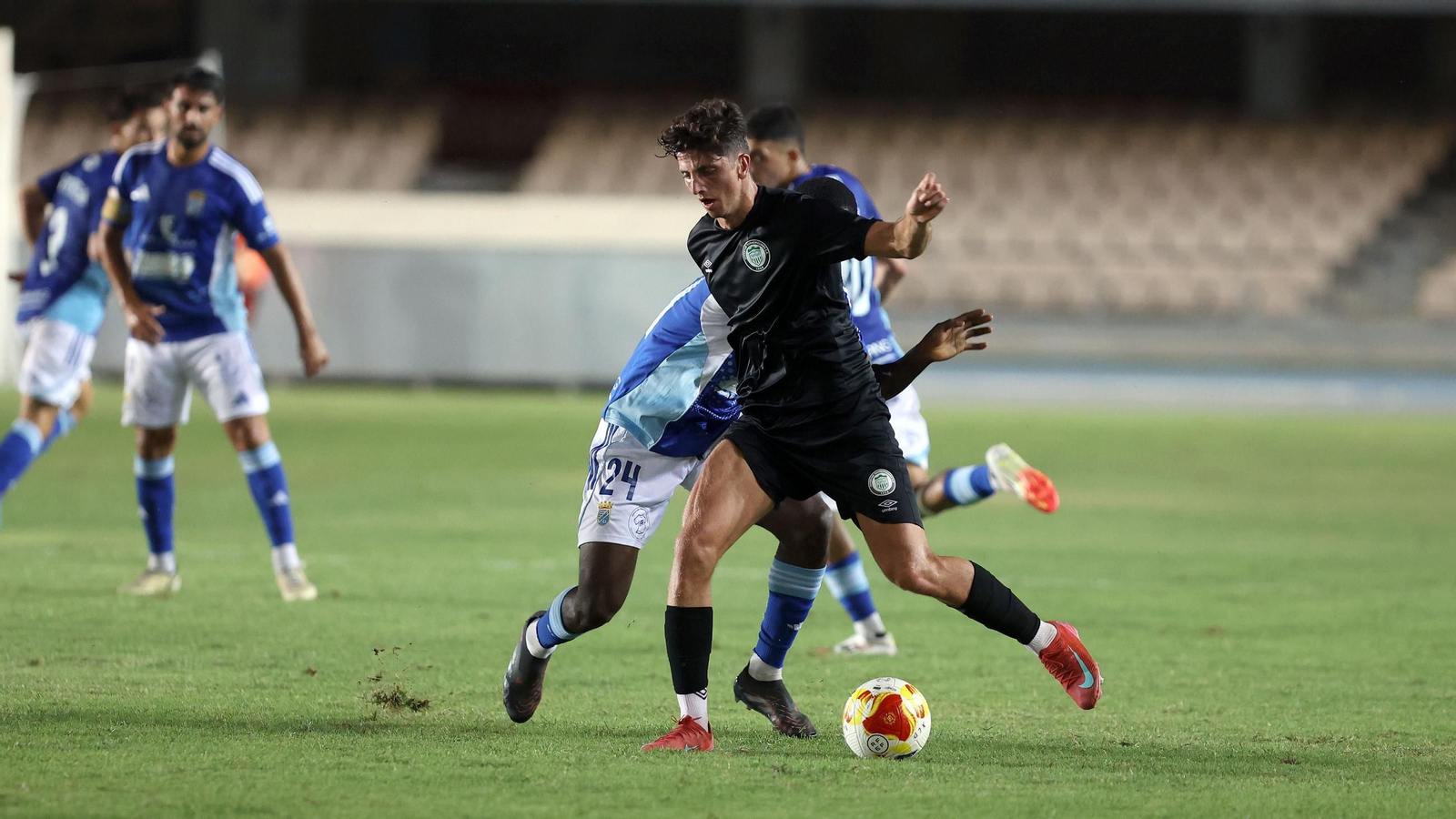 Imágenes del Trofeo Feria de la Vendimia entre el Xerez CD y el Juventud Torremolinos en Chapín