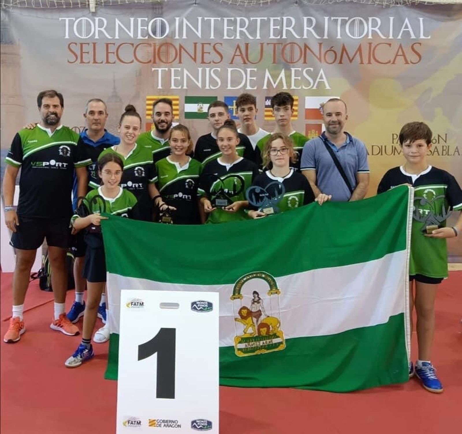 Javier Galán y el resto de la expedición andaluza, campeones del Interterritorial.