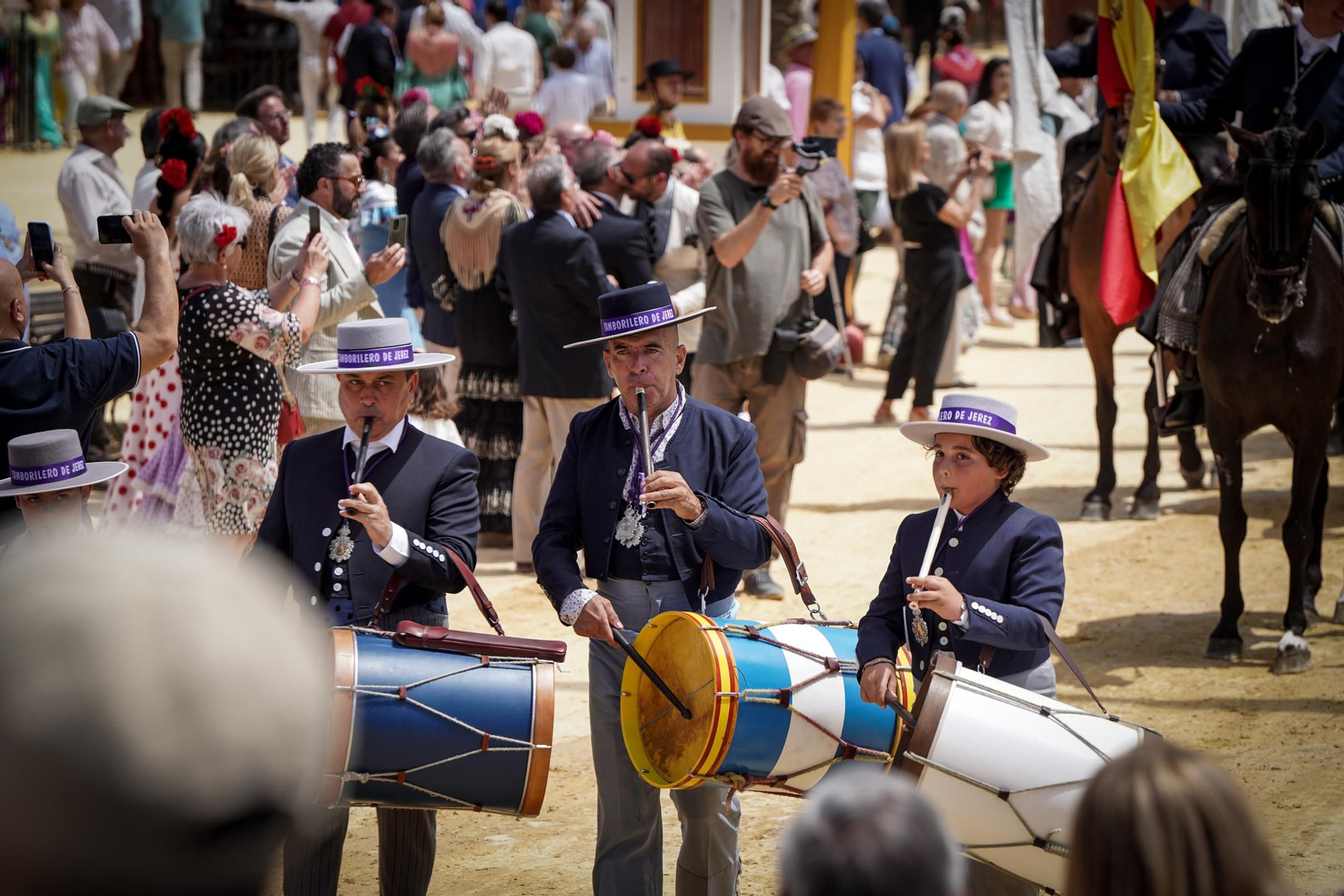 Imágenes de la Hermandad del Rocío en el Real de la Feria
