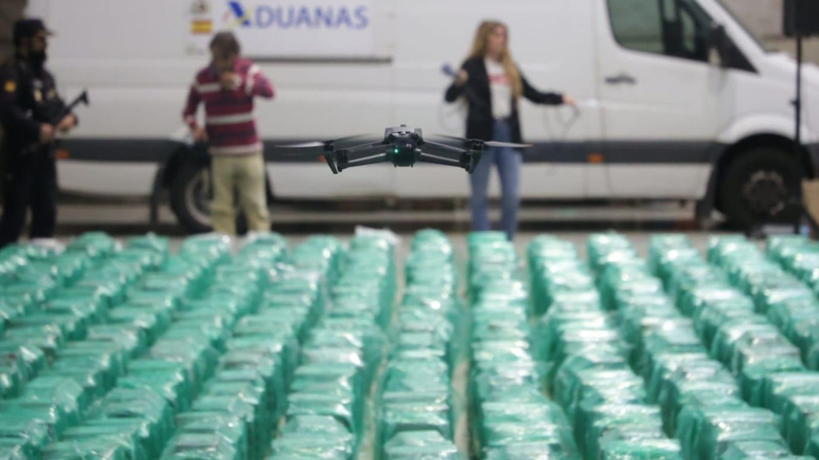Un dron sobrevuela el mayor cargamento de cocaína intervenido enla historia de España.