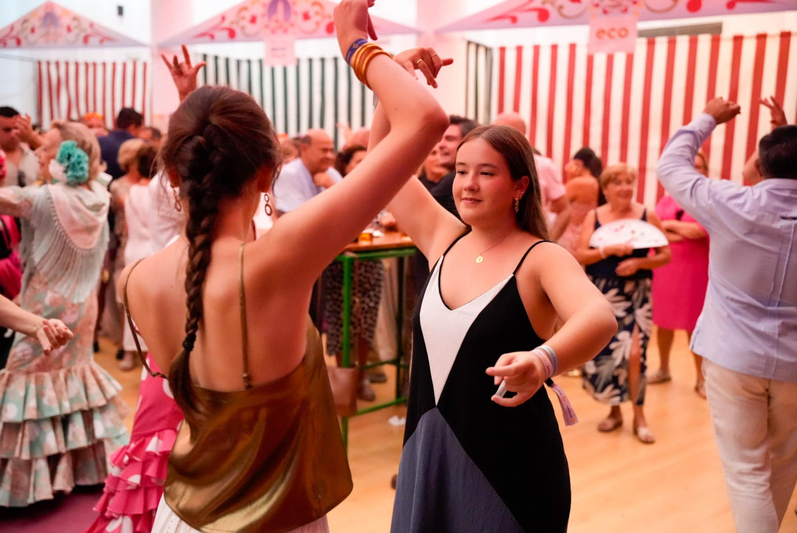 Así bailan en el concurso de sevillanas de La Lola de la fería de Almería