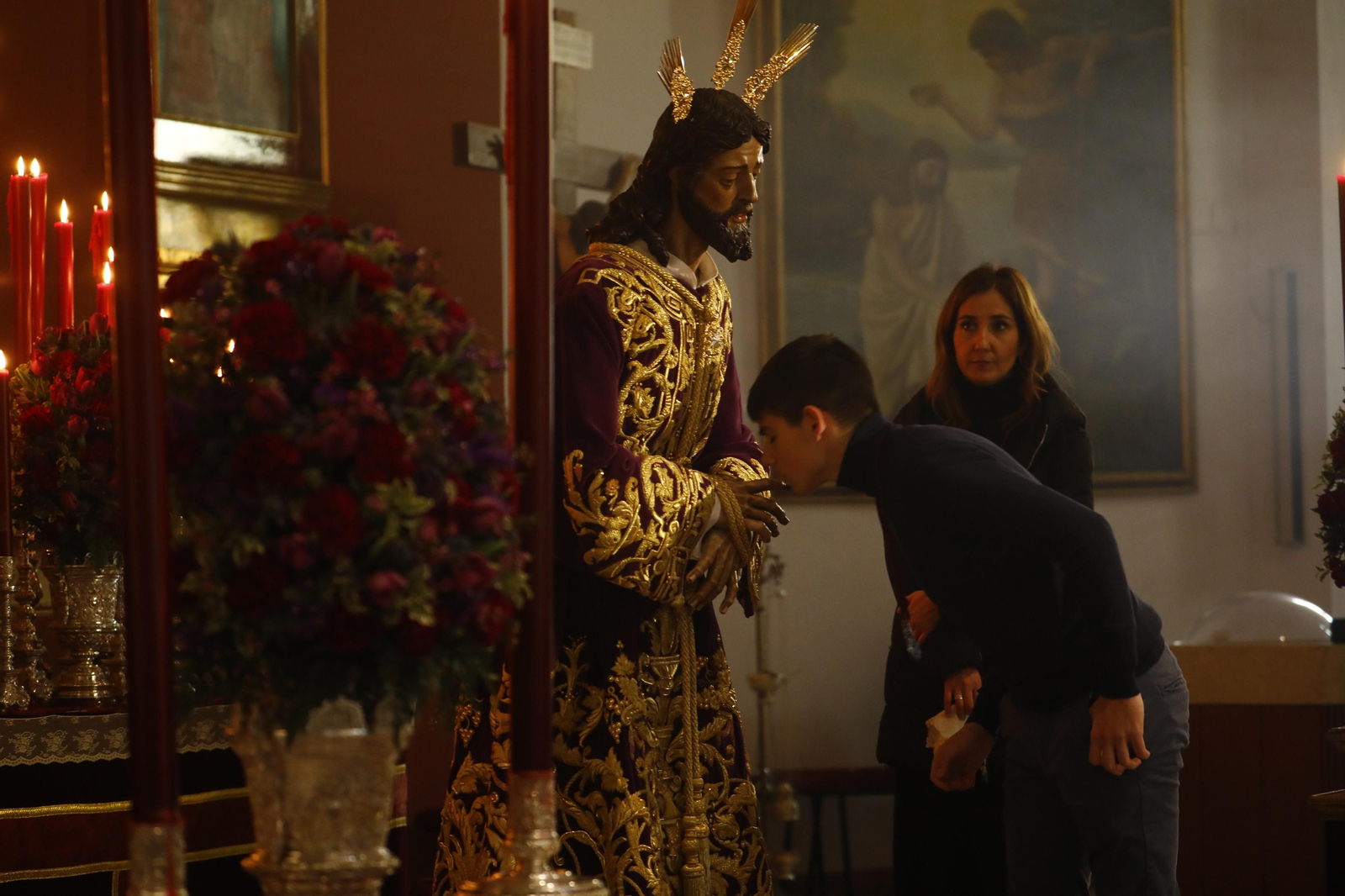 El besamanos al Señor de la Redención de Córdoba, en imágenes
