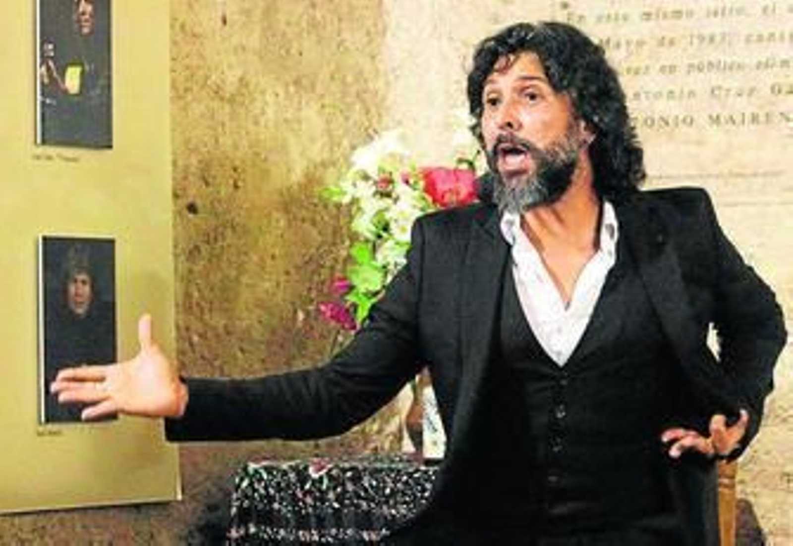 Arcángel durante su gran actuación el pasado lunes en la Peña El Taranto.