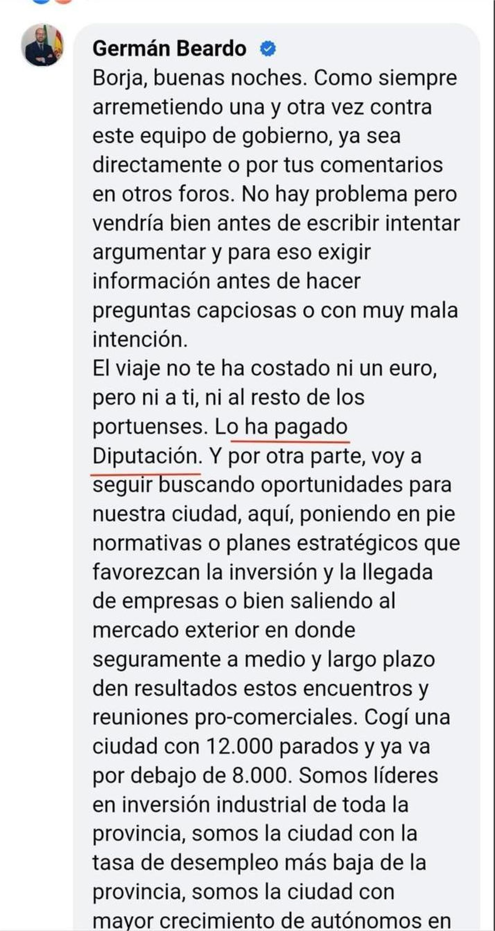 Captura de una de las respuestas de Beardo en redes sociales, afirmando que su viaje lo pagaba Diputación.