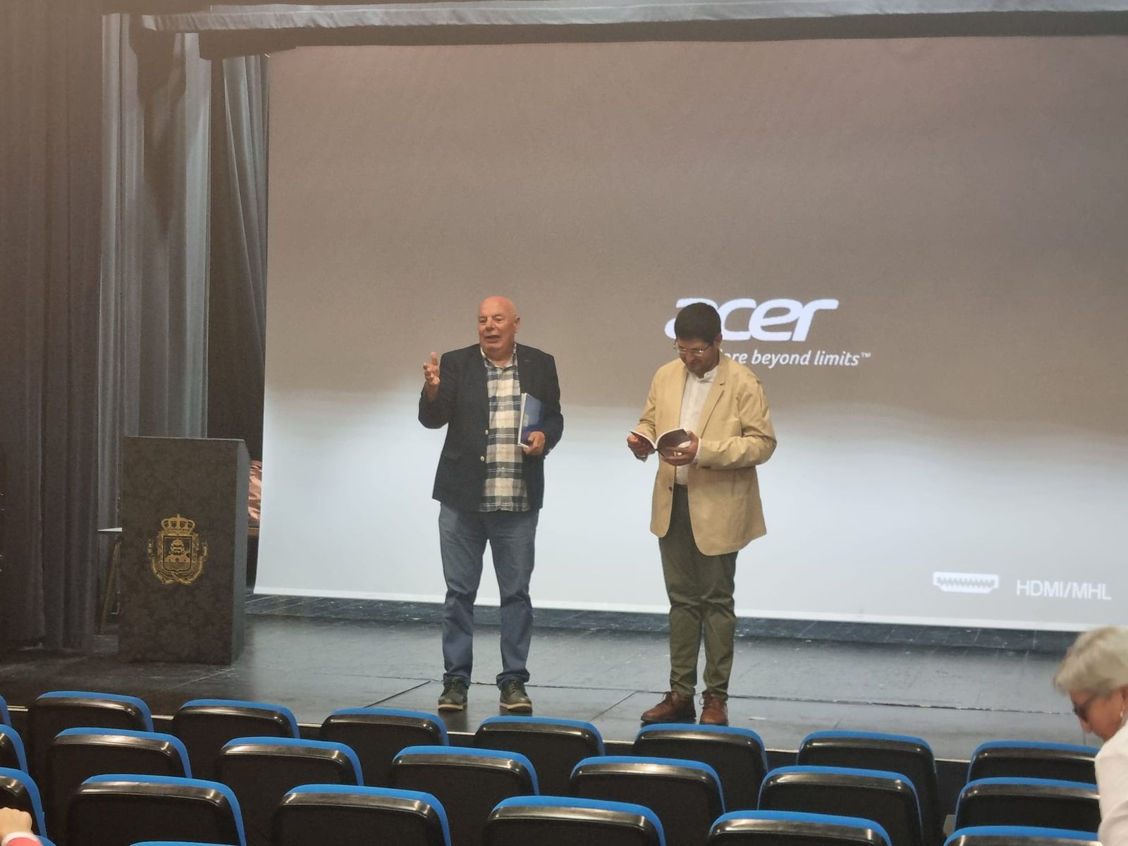 Momento de la proyección y posterior debate del documental 'Protestantes, la historia silenciada' en San Fernando