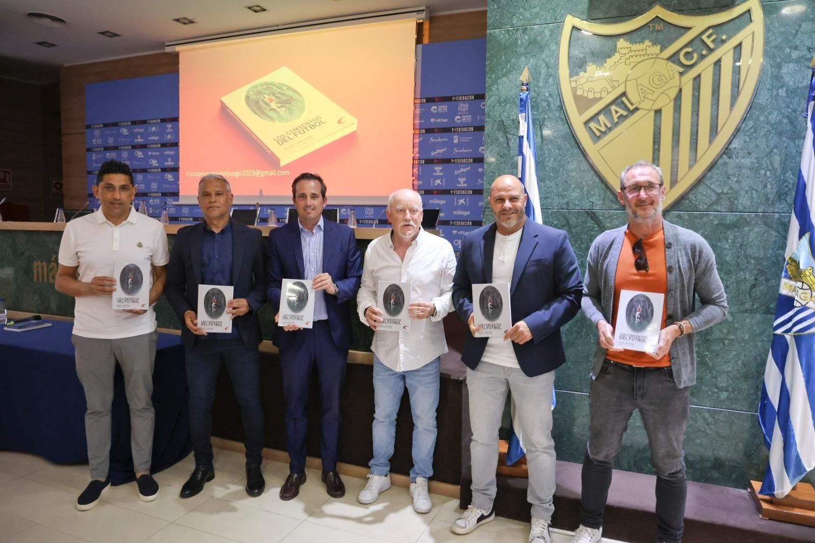 La plana mayor del Málaga CF, en la presentación del libro de Ismael Díaz