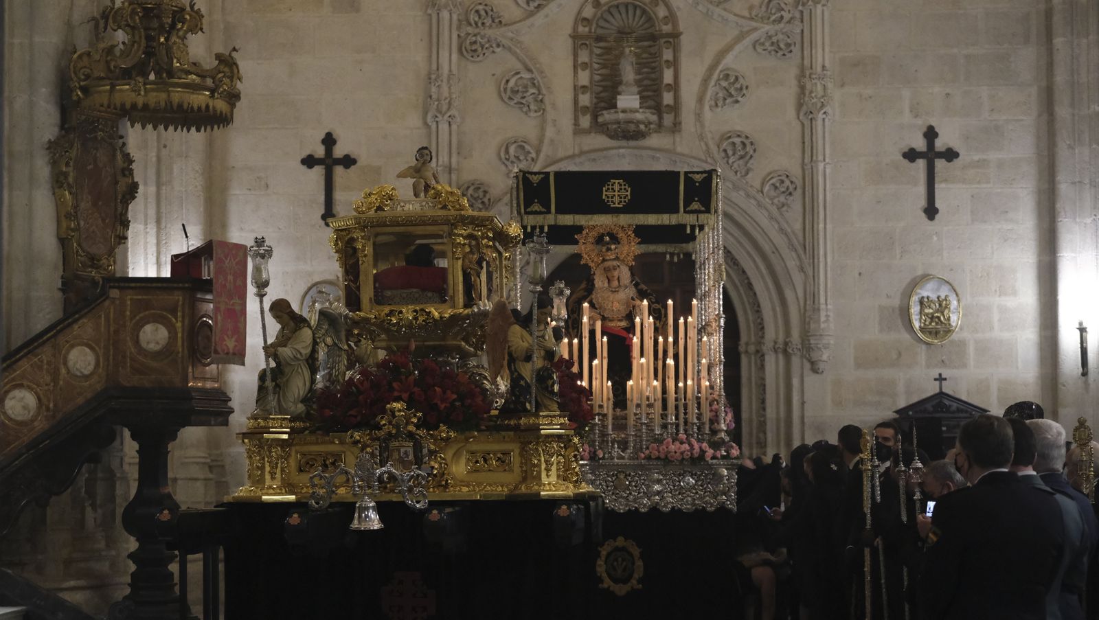 Procesión del Santo Entierro en Almería, en imágenes.