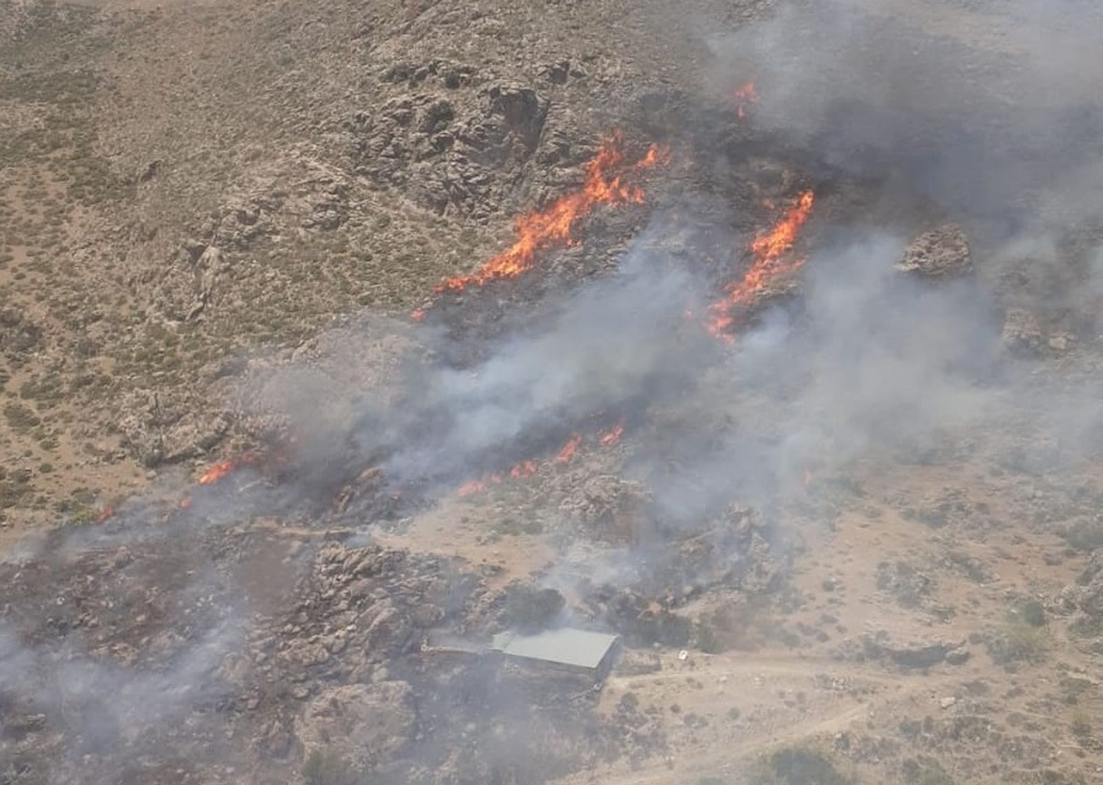 Imagen del incendio declarado este viernes en Güejar Sierra