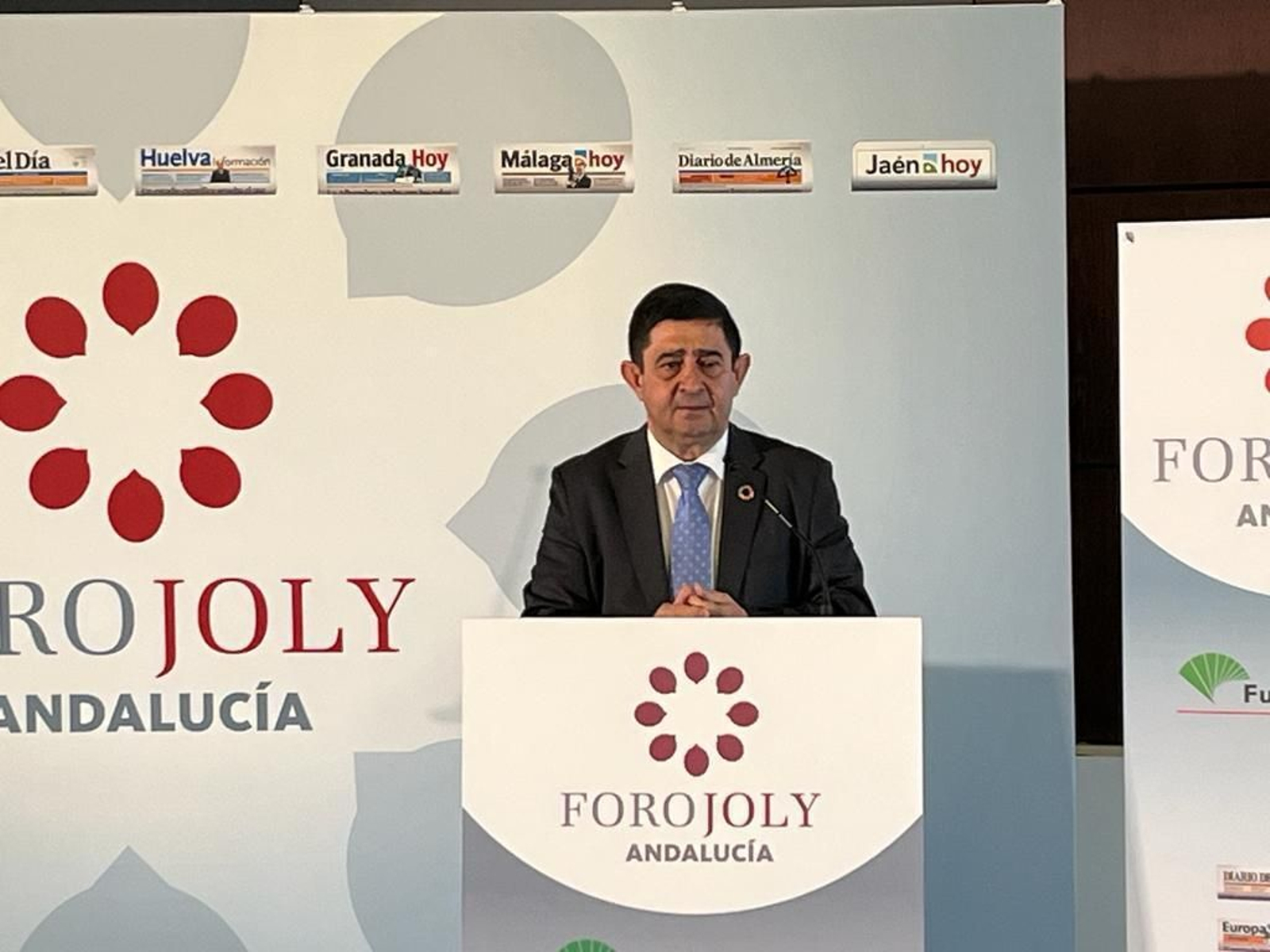 Francisco Reyes : "Que nos den el dinero a nosotros y el tranvía estará en marcha antes de verano"