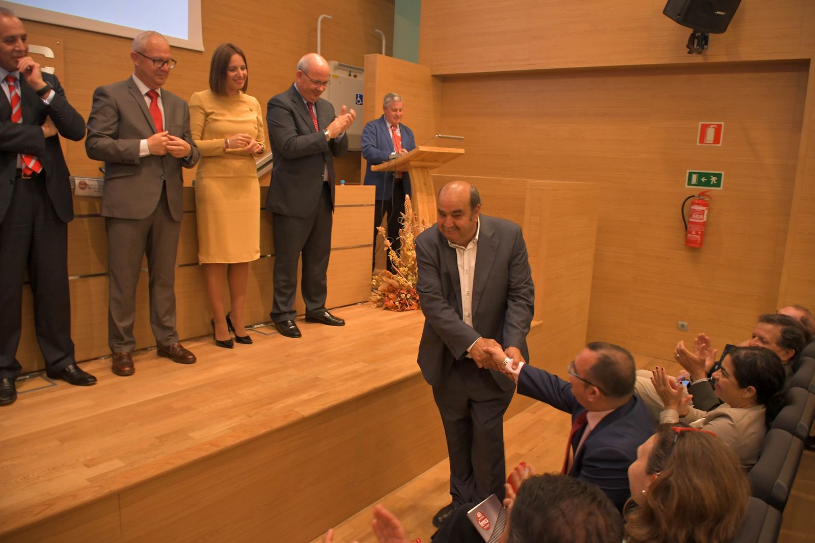 Francisco Ramírez, de Talleres Ferrocarril, instantes antes de recibir la insignia de oro.