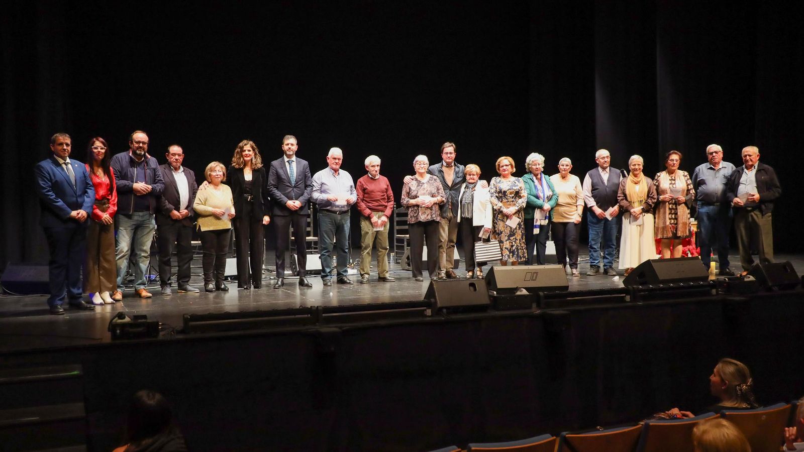 El alcalde de El Ejido, Francisco Góngora, y ediles de su equipo de Gobierno, junto a mayores del municipio.