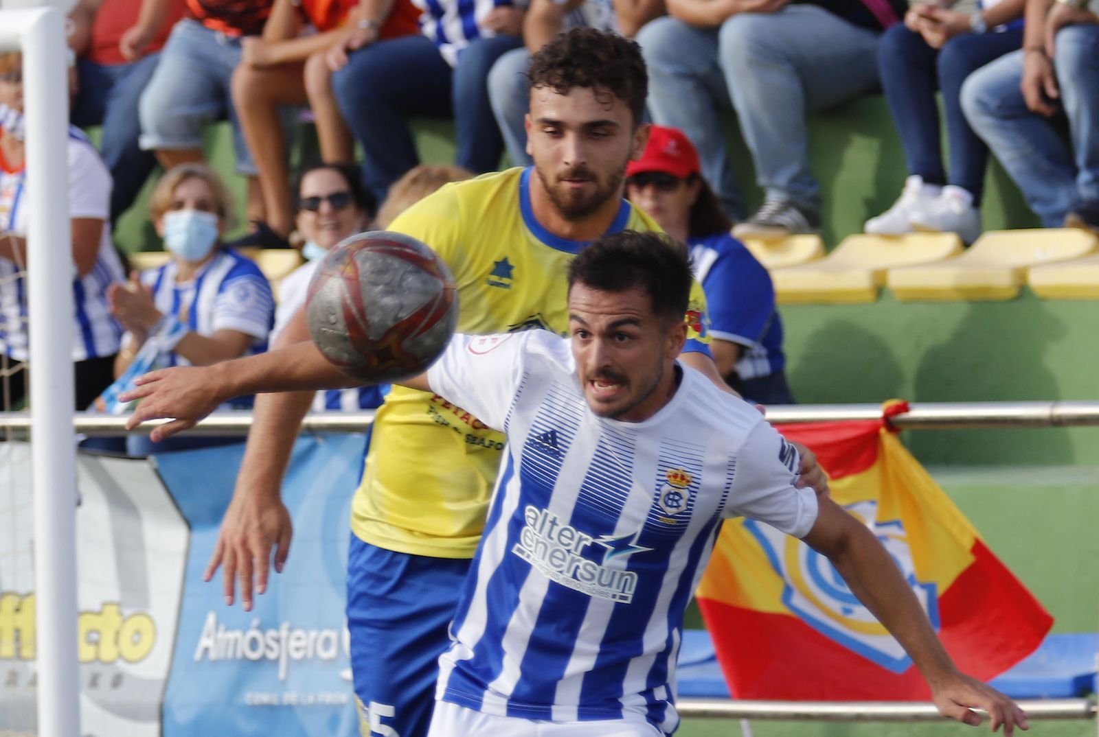 Imágenes del encuentro entre el Conil y el Recreativo de Huelva