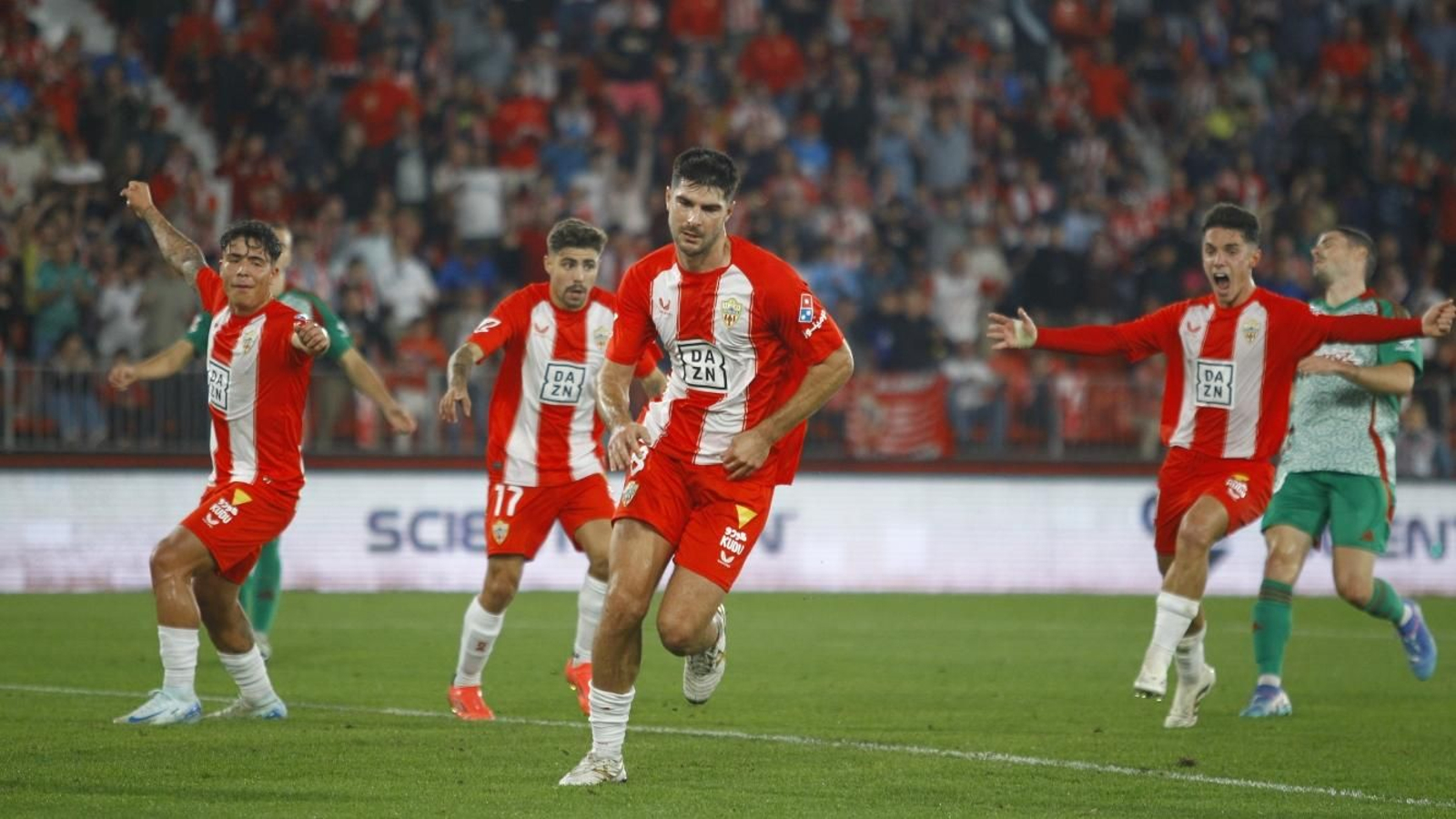 Los rojiblancos reaccionan al segundo tanto de Melero.