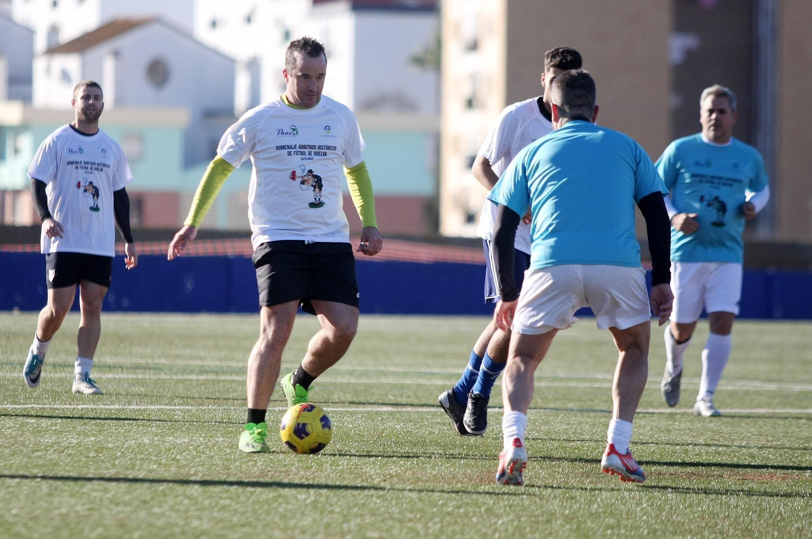 Imágenes del partido homenaje a los árbitros históricos de fútbol de Huelva