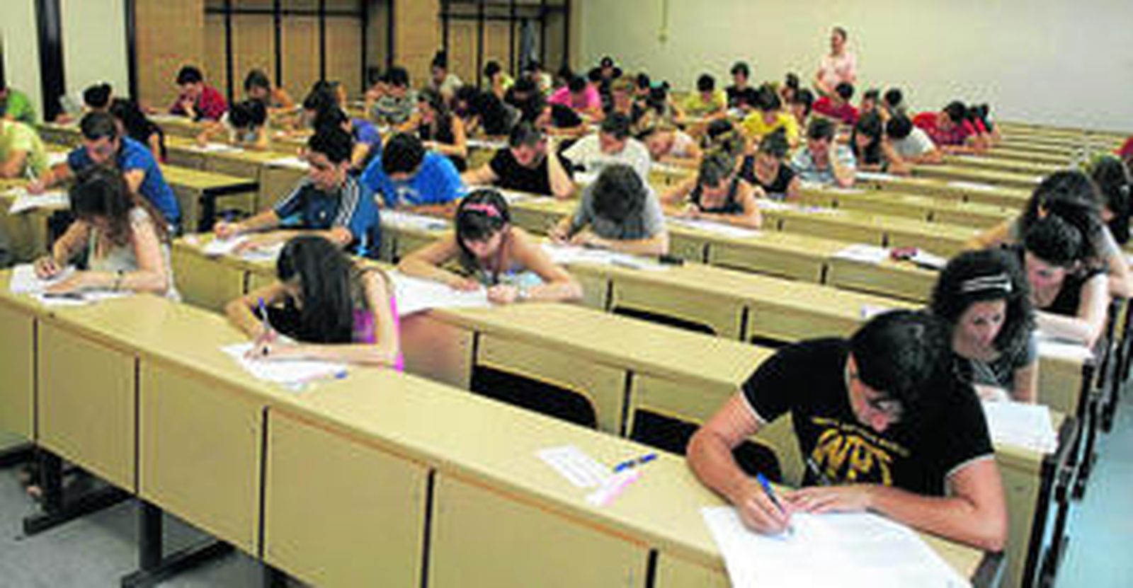 Un grupo de estudiantes de bachillerato en las pruebas de acceso a la Universidad.