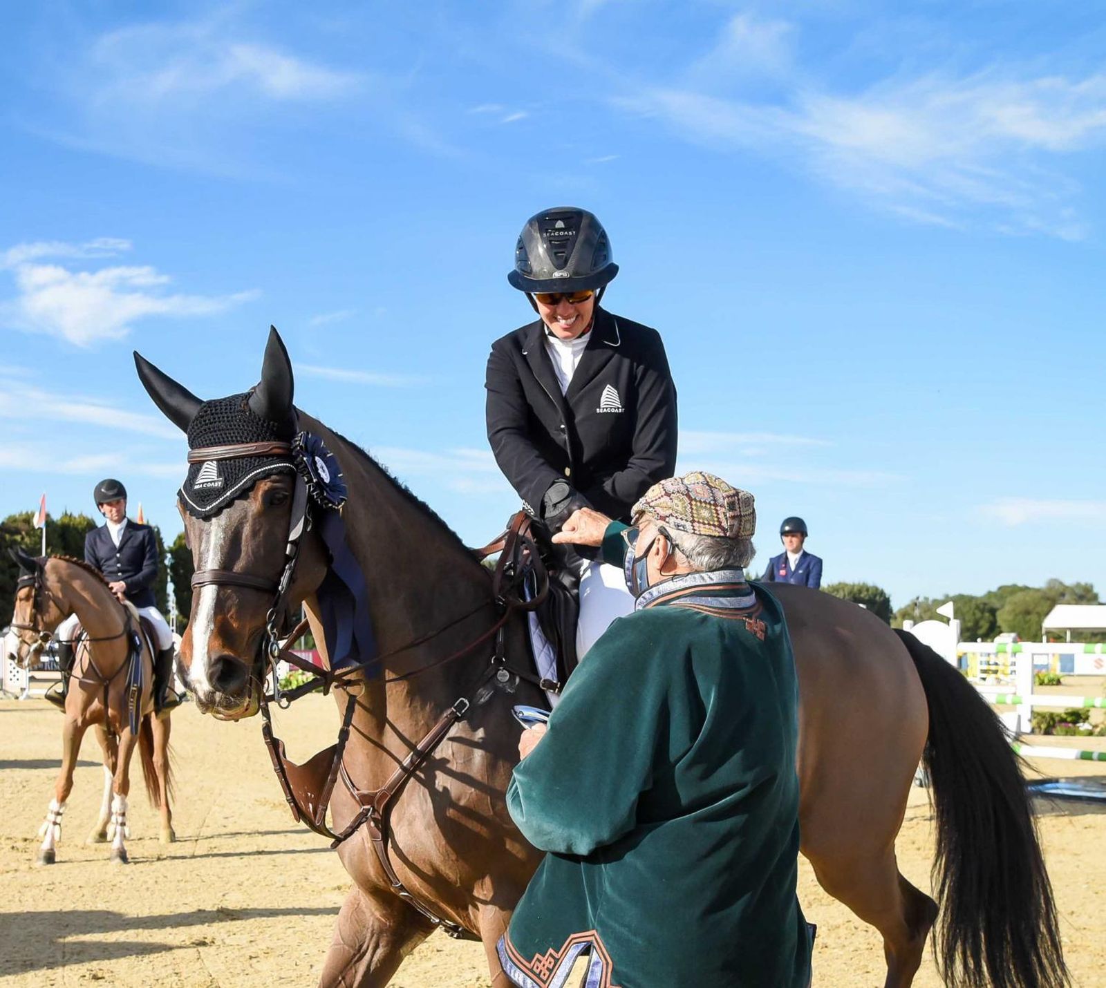 Gudrun Patteet es felicitada tras su triunfo.