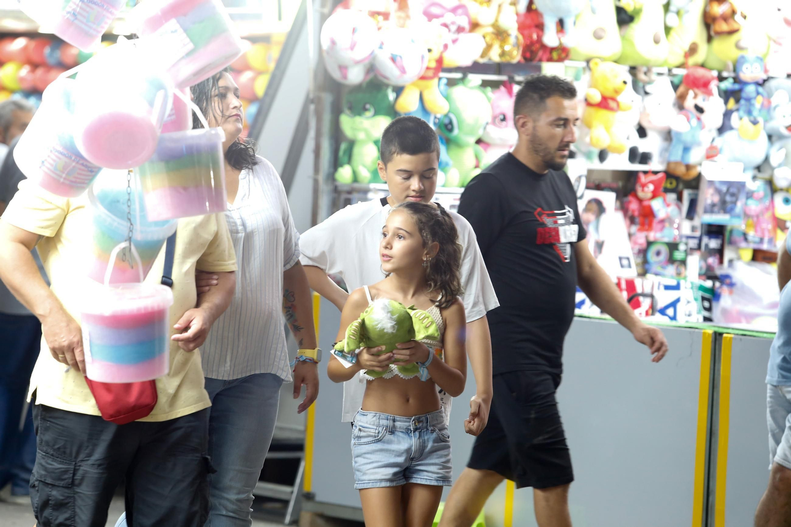 Búscate en la fotos del viernes de Feria de La Línea