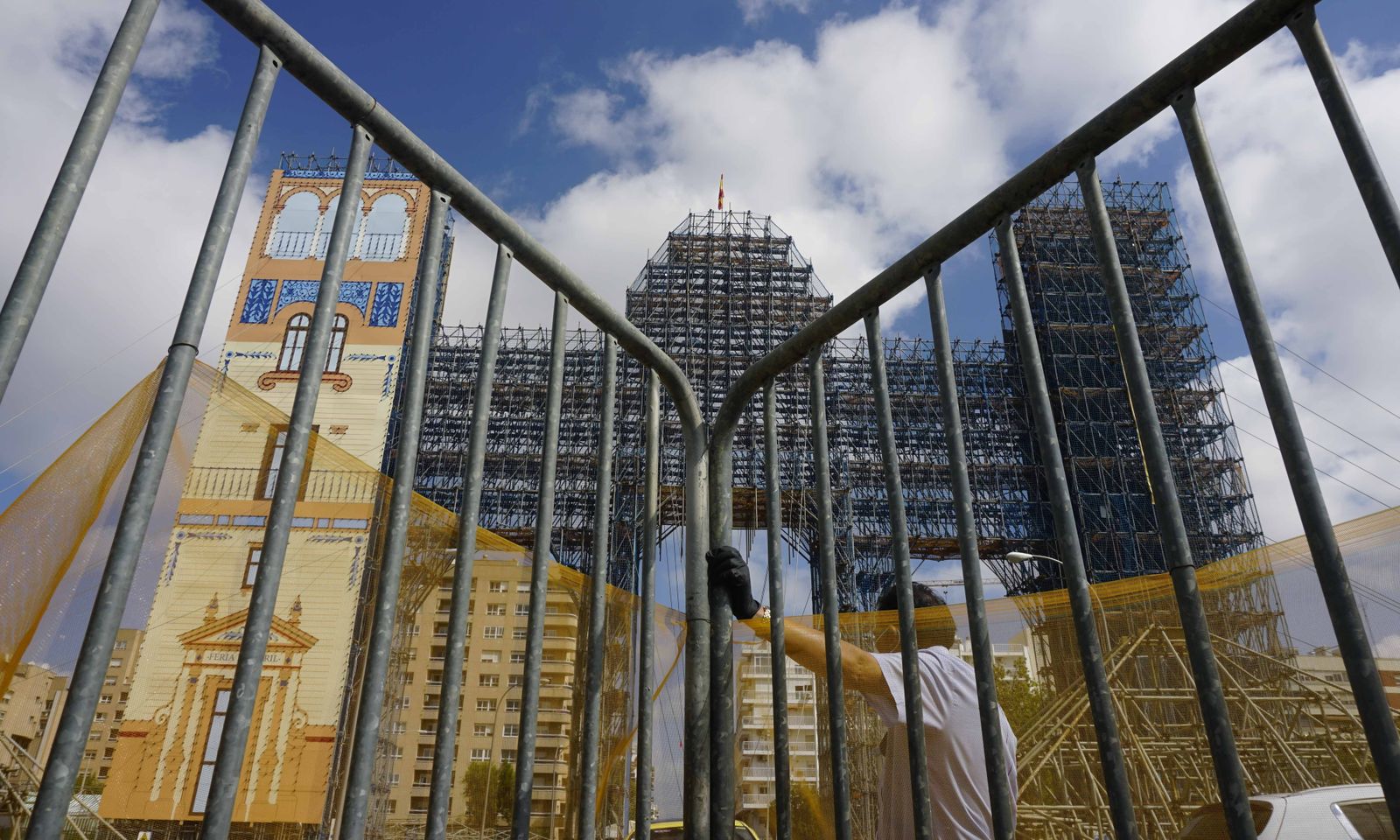 Coronavirus en Sevilla: Comienza el desmontaje de la feria