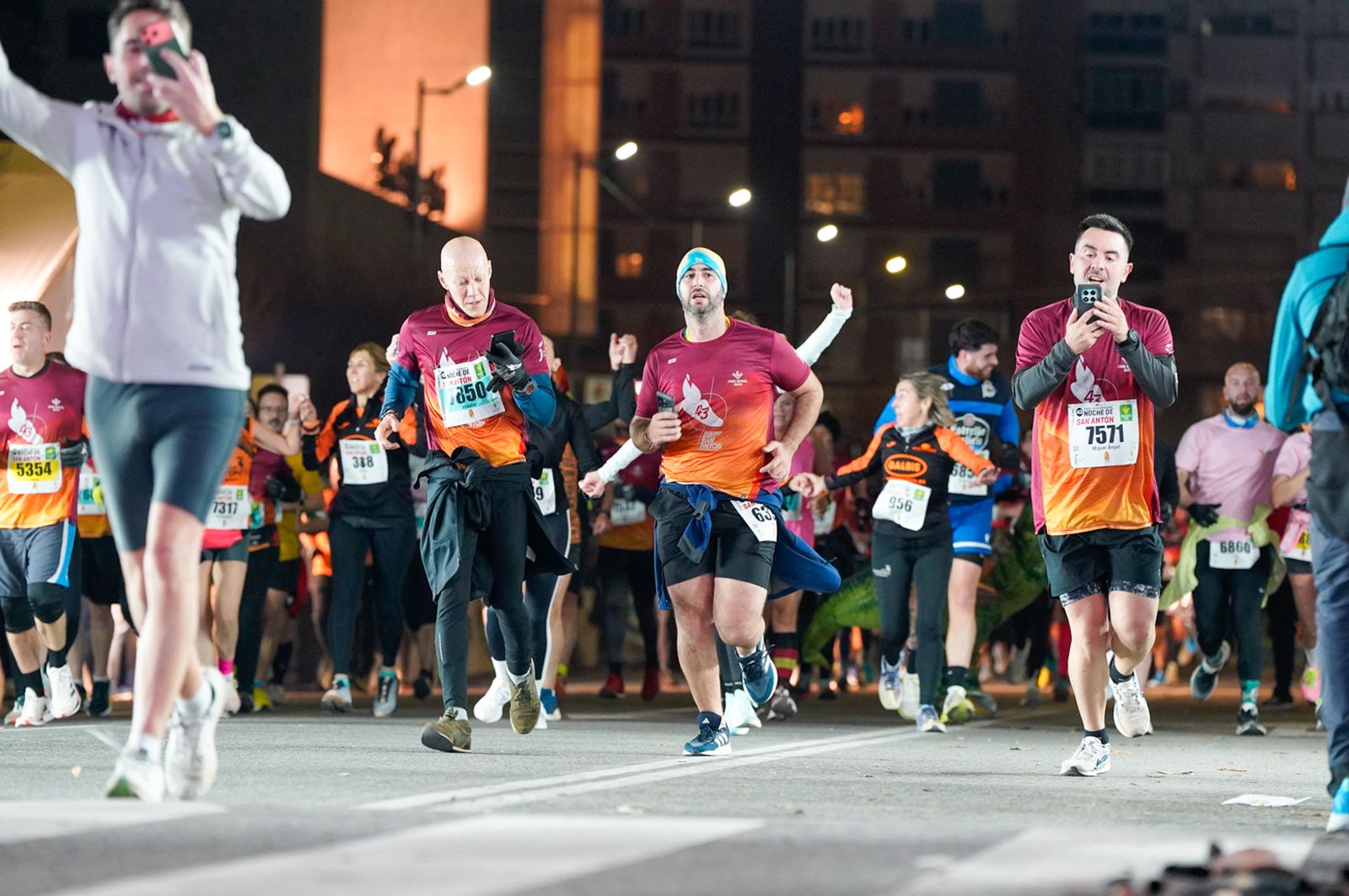 En imágenes: búscate en tu llegada a meta de la Carrera de San Antón 2026 (19)