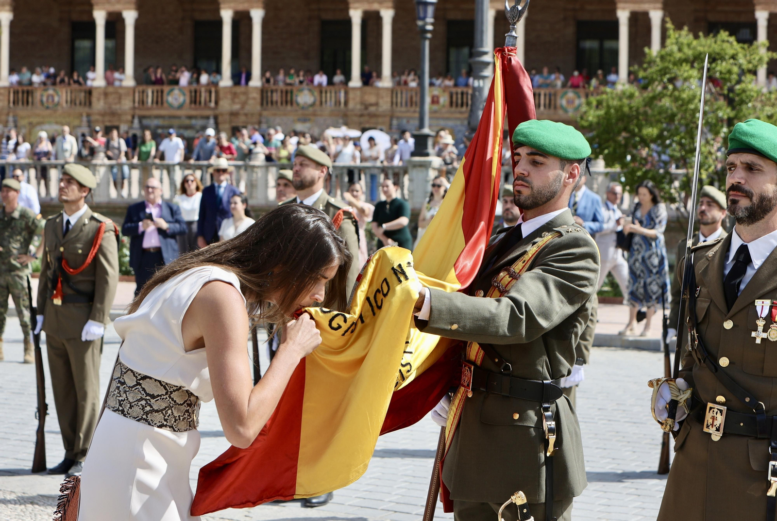 Jura de bandera de personal civil en Sevilla