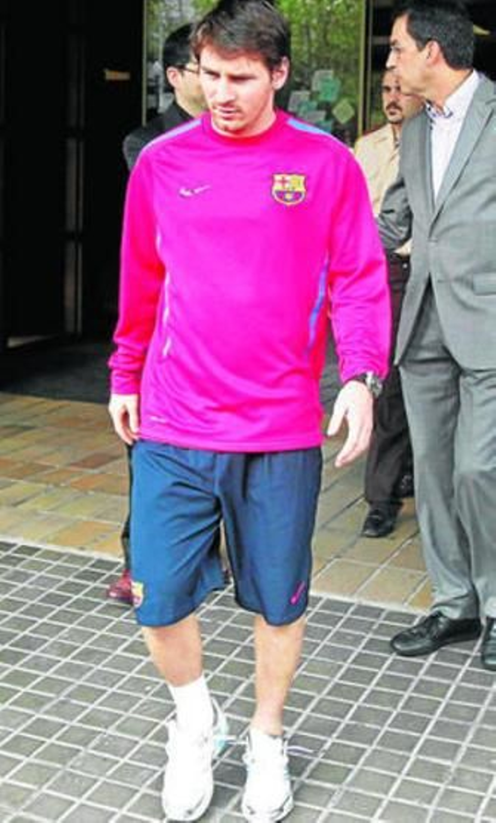 Messi abandona el hospital.