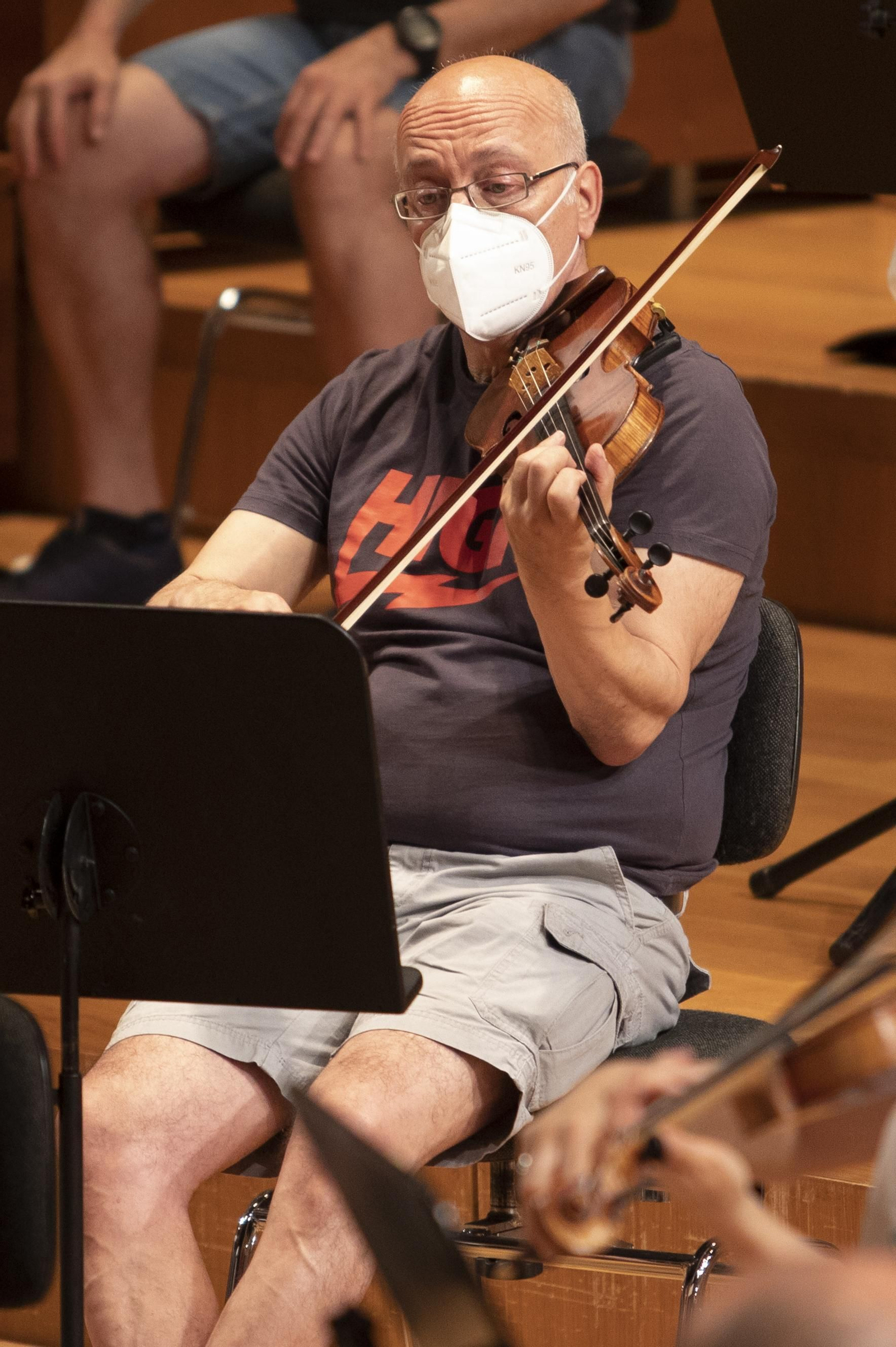 Fotos del primer ensayo de la Orquesta Ciudad de Granada tras la crisis del Covid-19