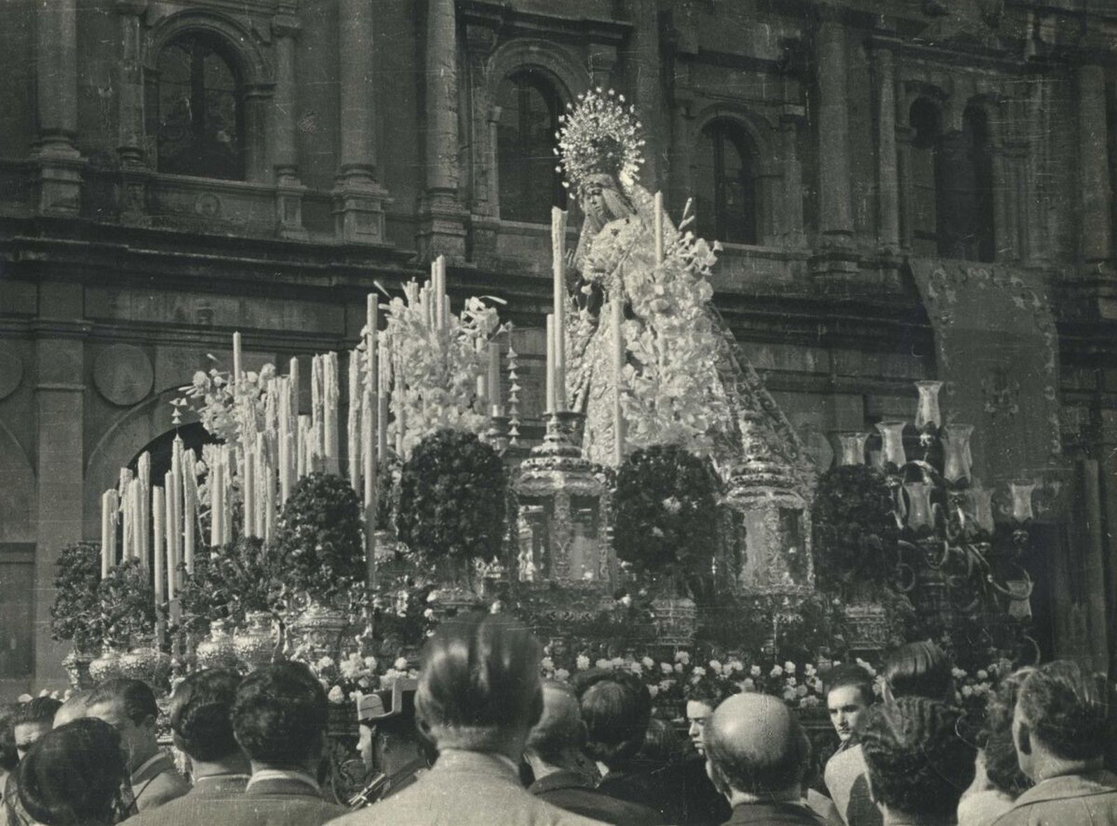 La Macarena en el año 1946 en la procesión celebrada por el patronazgo de la Virgen de los Reyes