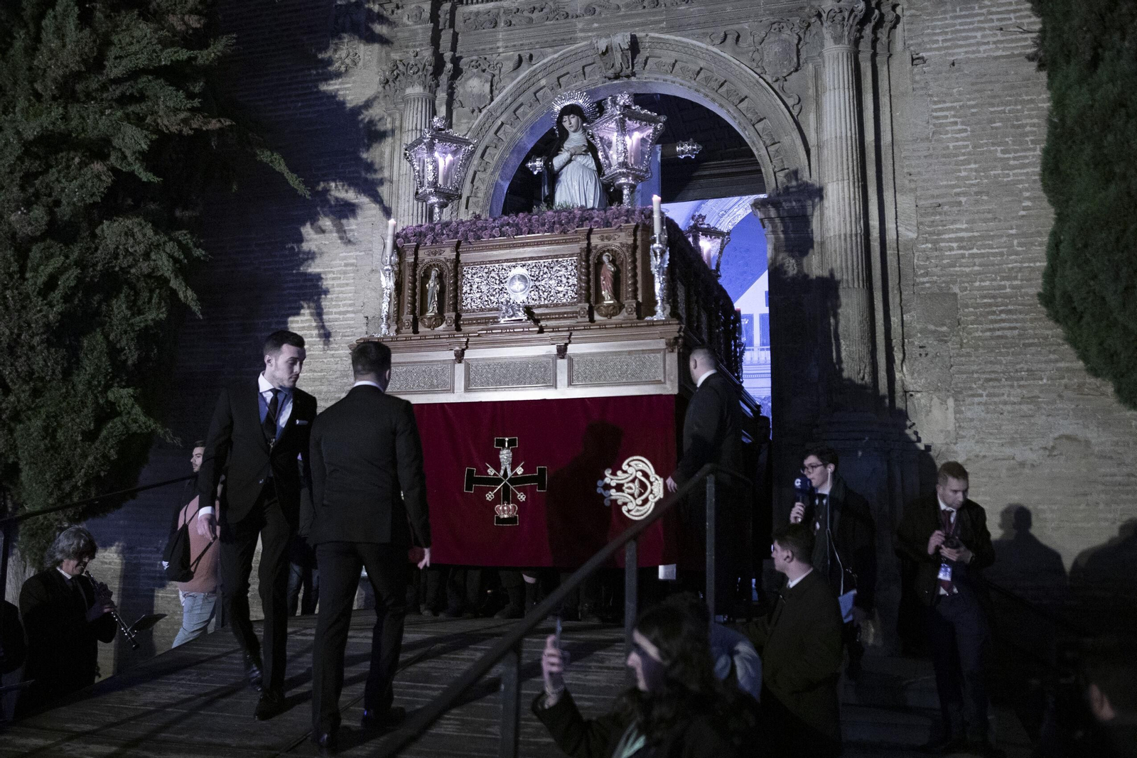 Fotos: Sepulcro hace su estación de penitencia