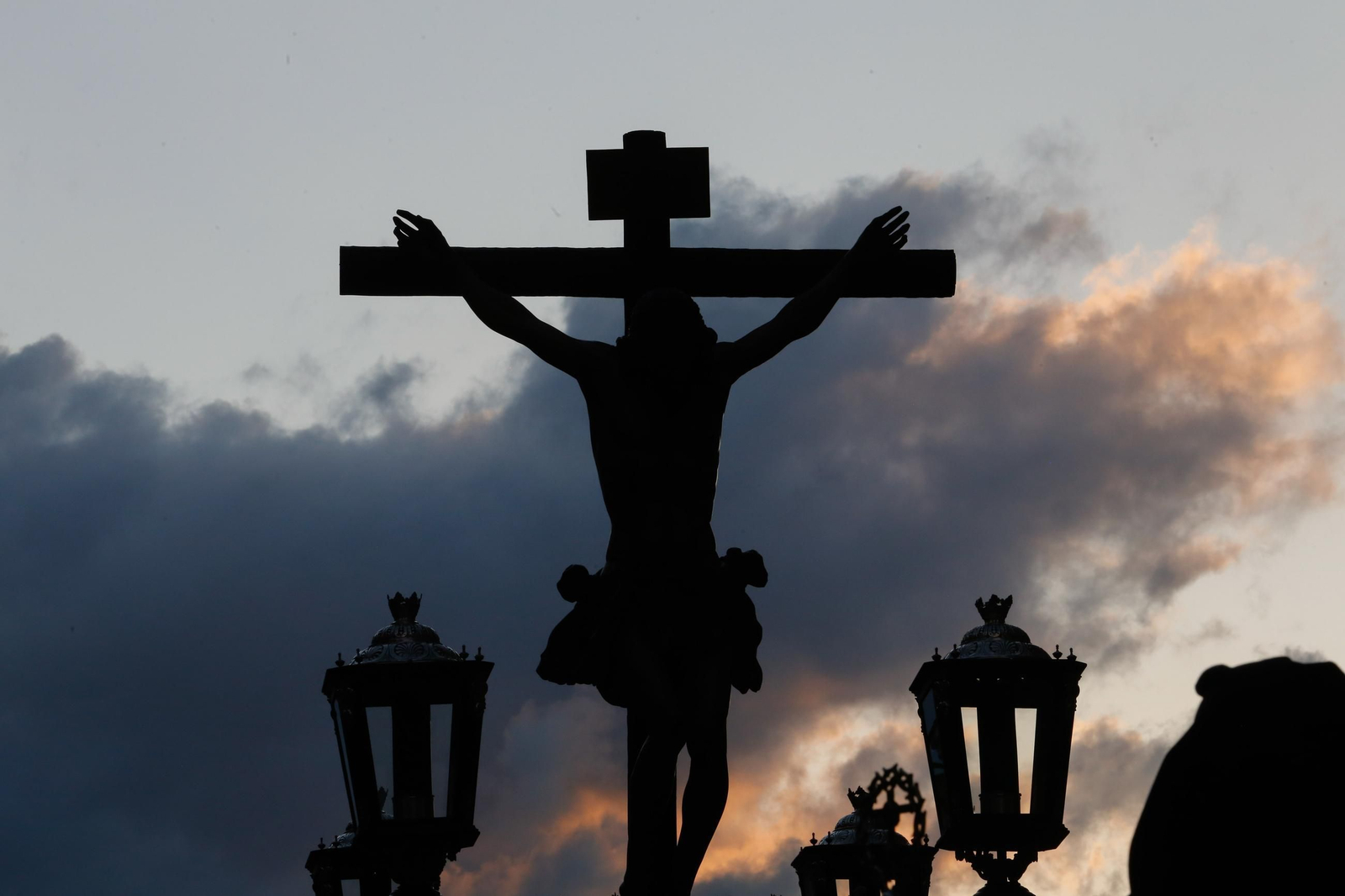 Fotos del Lunes Santo en La Línea: El Silencio