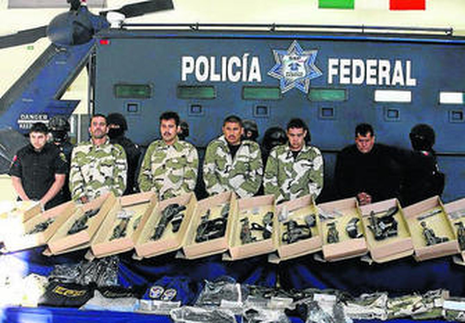 Imagen de varios narcos capturados ayer en México.