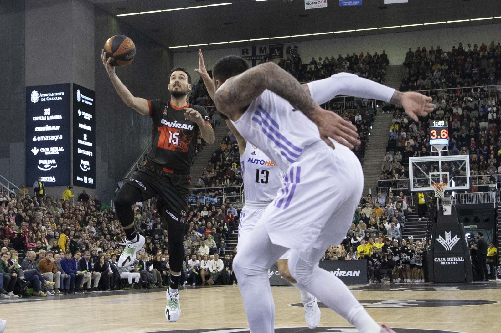 Lluís Costa volverá a jugar con los rojinegros tras cumplir su sanción.