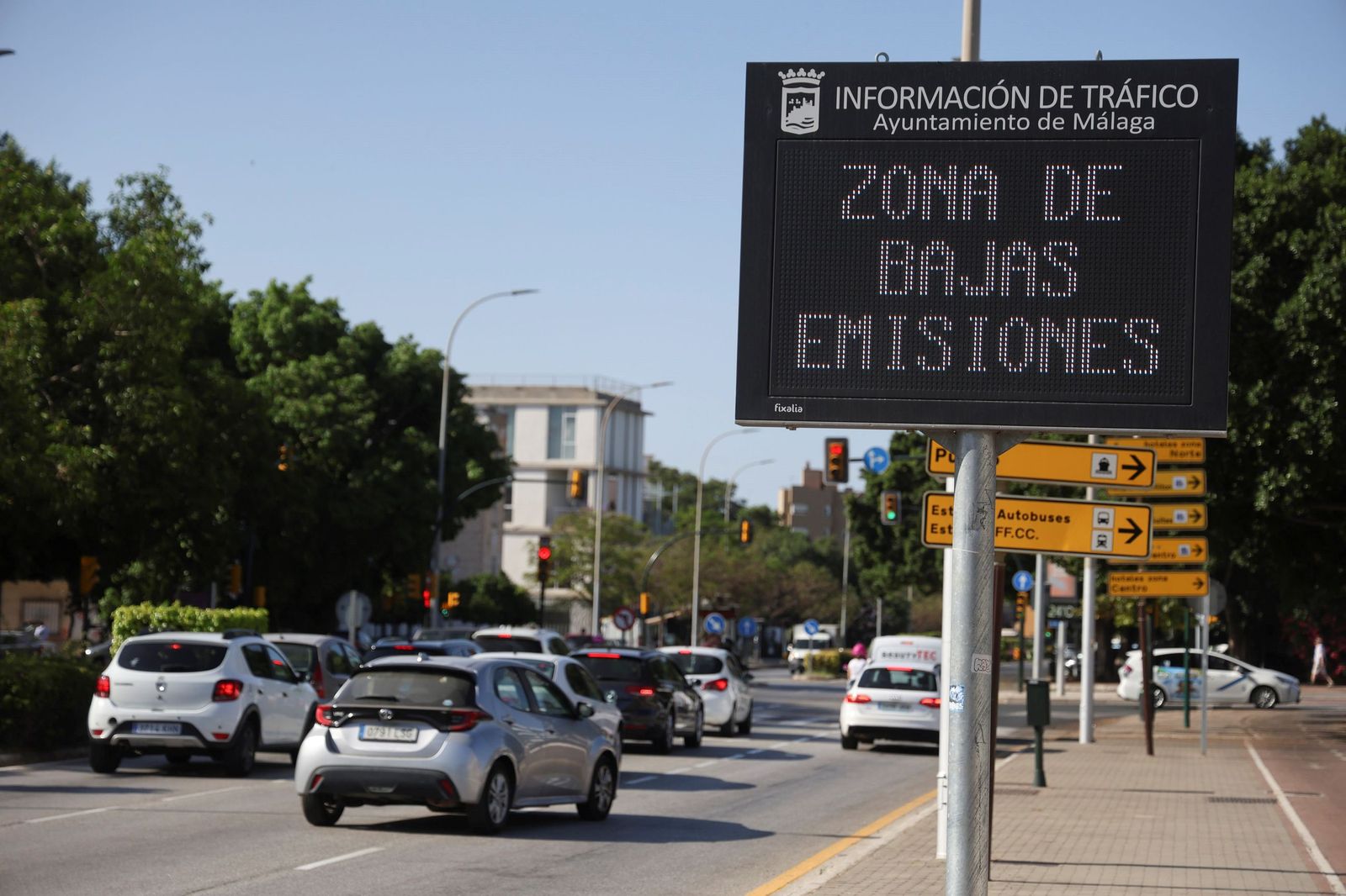 La Zona de Bajas Emisiones de Málaga multa a 10.000 conductores en ...