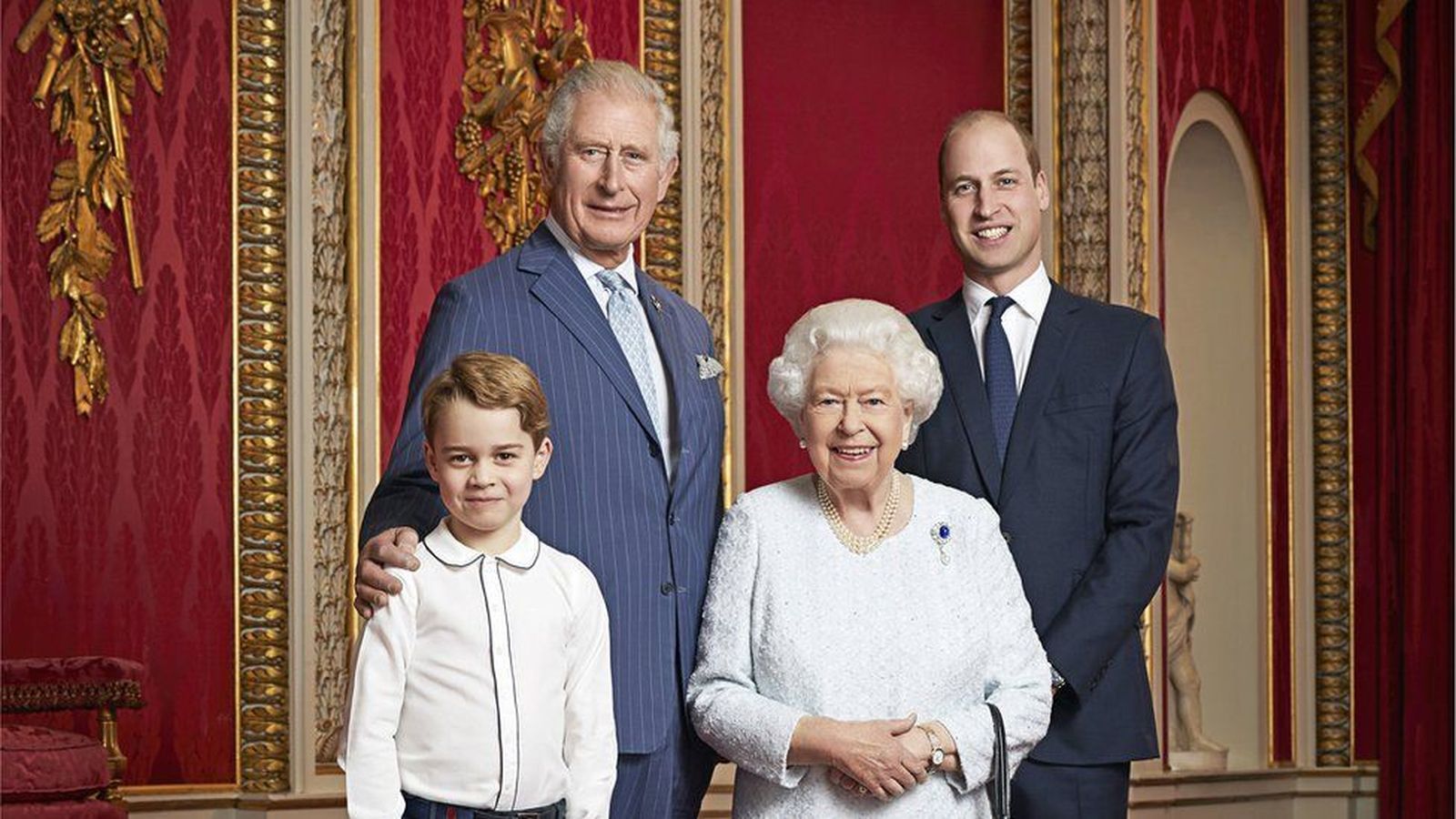 Isabel II, el príncipe Carlos, el duque de Cambridge y su hijo, Jorge: cuatro generaciones de Windsor.