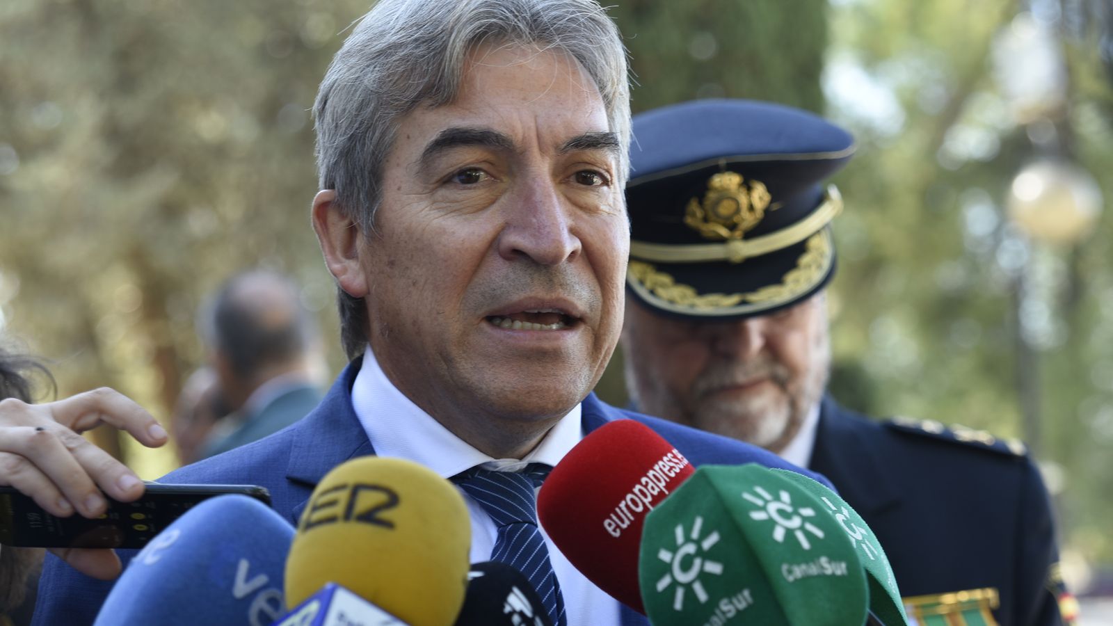 Lucrecio Fernández, durante su atención a los medios.
