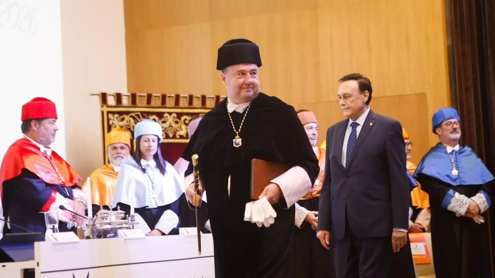 Casimiro Mantell, rector de la UCA, y el consejero José Carlos Gómez, durante la inauguración del curso.