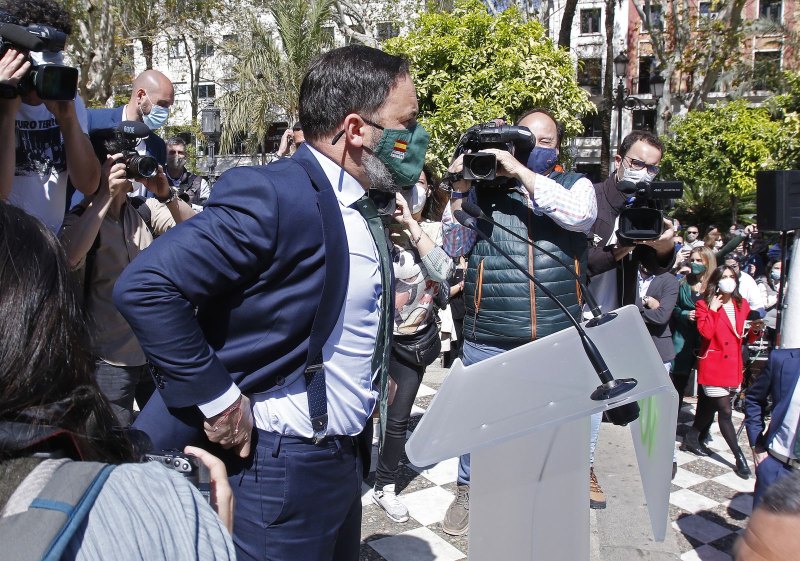 Cierran Plaza Nueva para una R.P. de Santiago Abascal