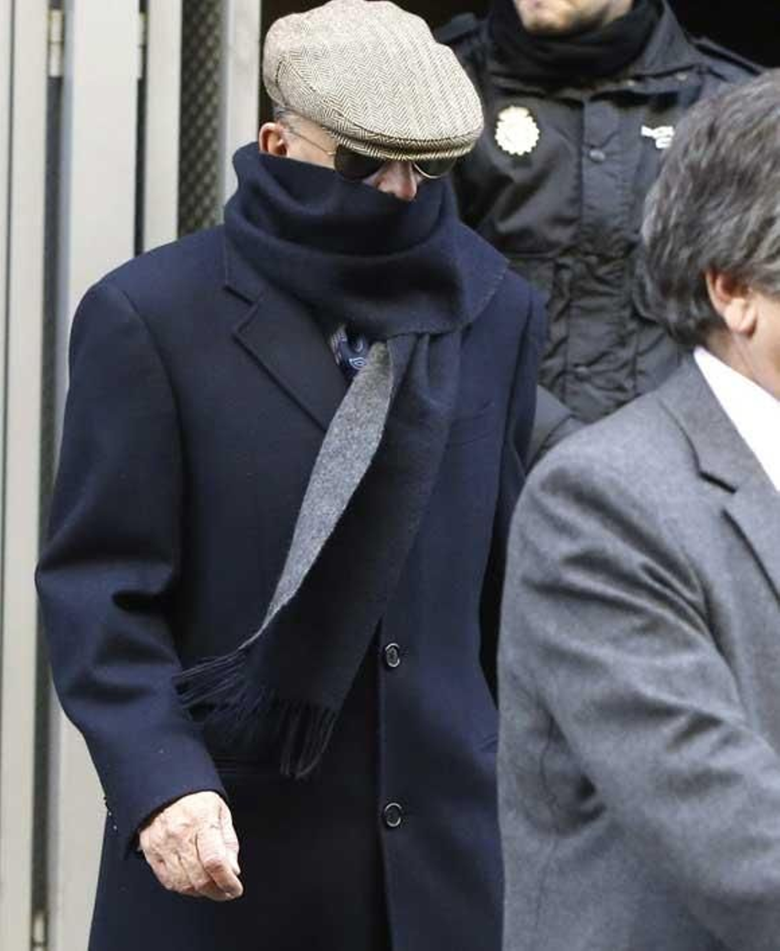 Ruz retira el pasaporte a los dos franquistas reclamados por Argentina